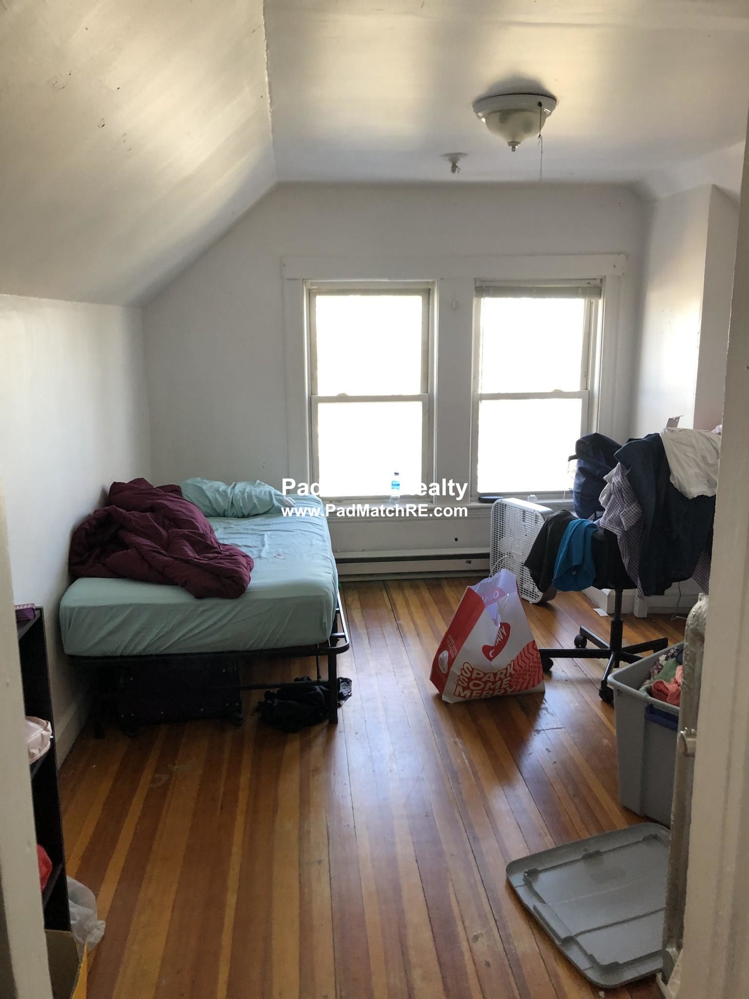 6 bed, 2 bath apartment for rent at 17 Boulevard Ter Unit 17, Allston — photo 5 of 17