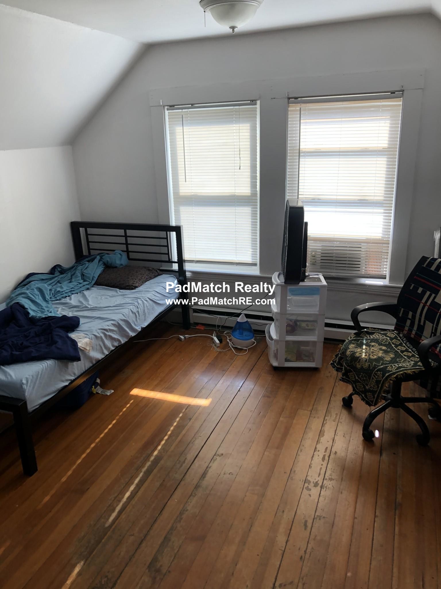 6 bed, 2 bath apartment for rent at 17 Boulevard Ter Unit 17, Allston — photo 3 of 17