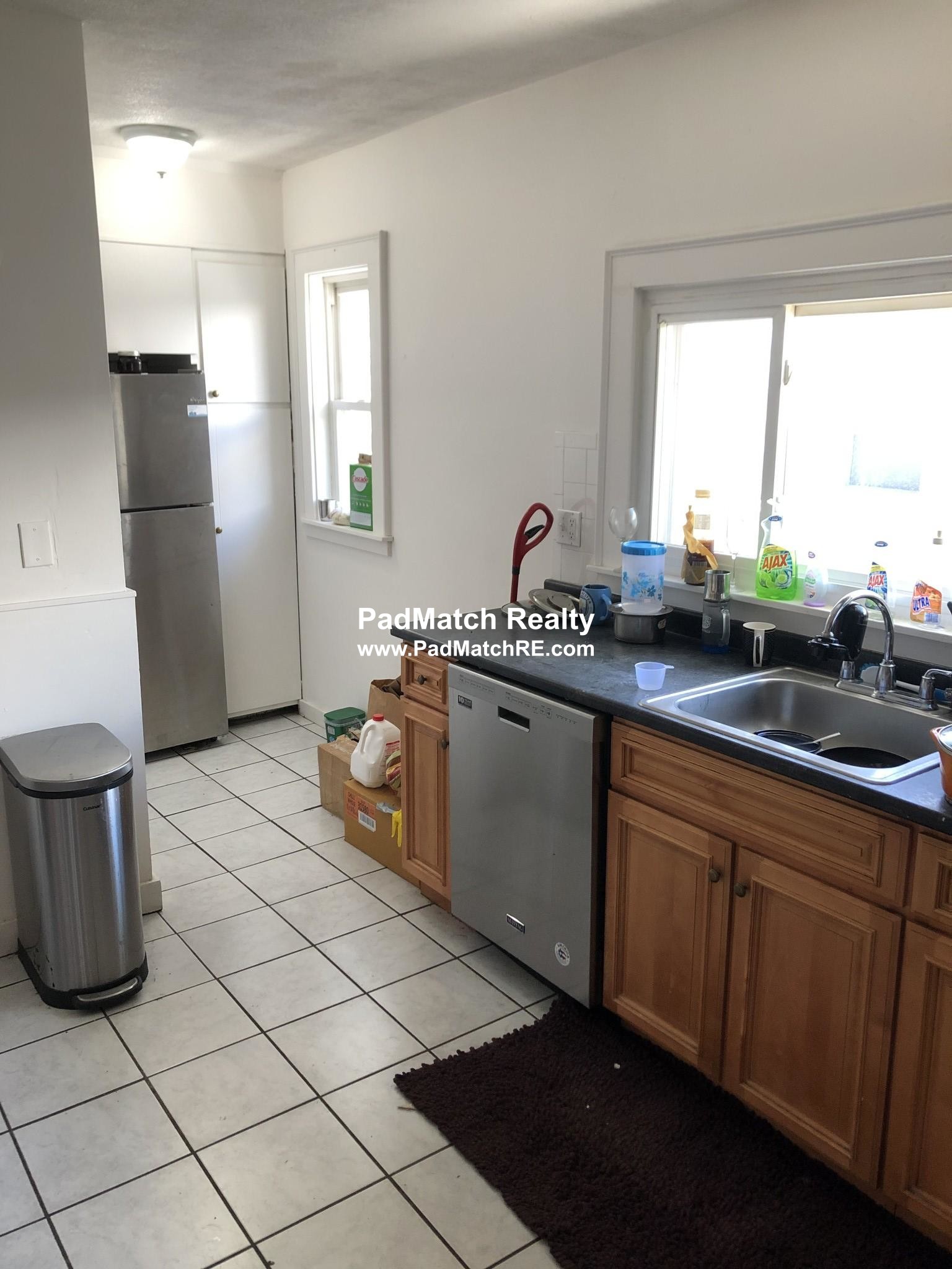 6 bed, 2 bath apartment for rent at 17 Boulevard Ter Unit 17, Allston — photo 14 of 17