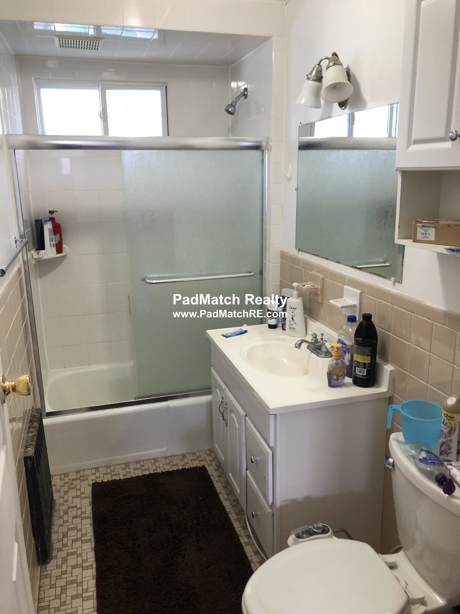 6 bed, 2 bath apartment for rent at 17 Boulevard Ter Unit 17, Allston — photo 15 of 17