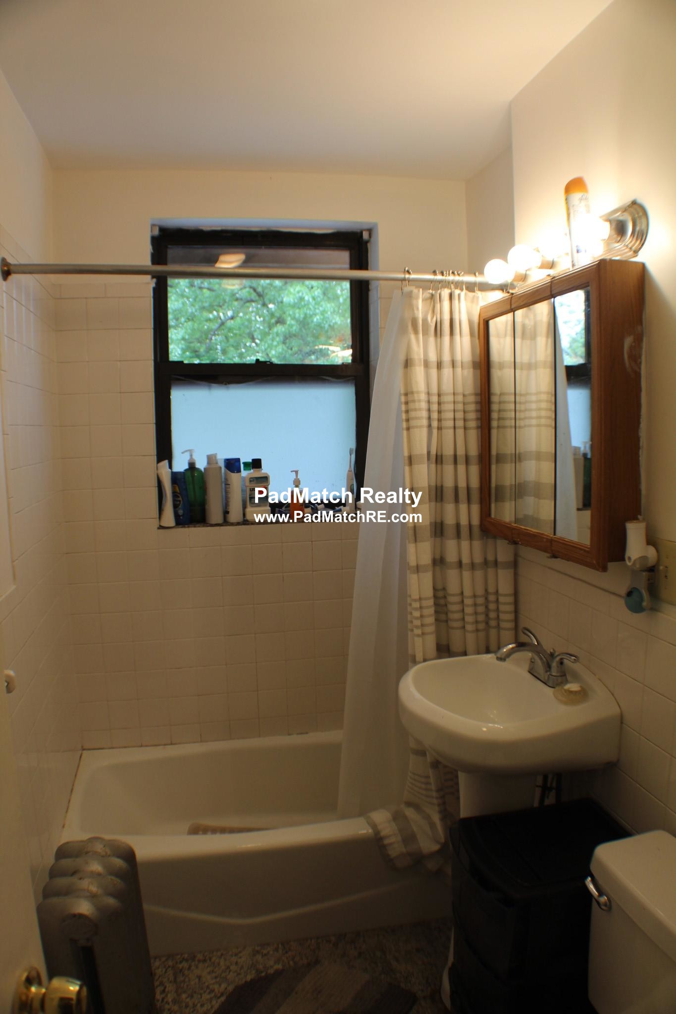 4 bed, 2 bath apartment for rent at 23 Egremont Rd Unit 1, Brighton — photo 7 of 9