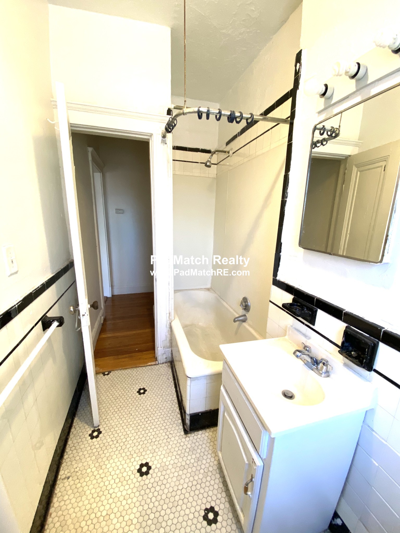 1810 Commonwealth Ave, Brighton