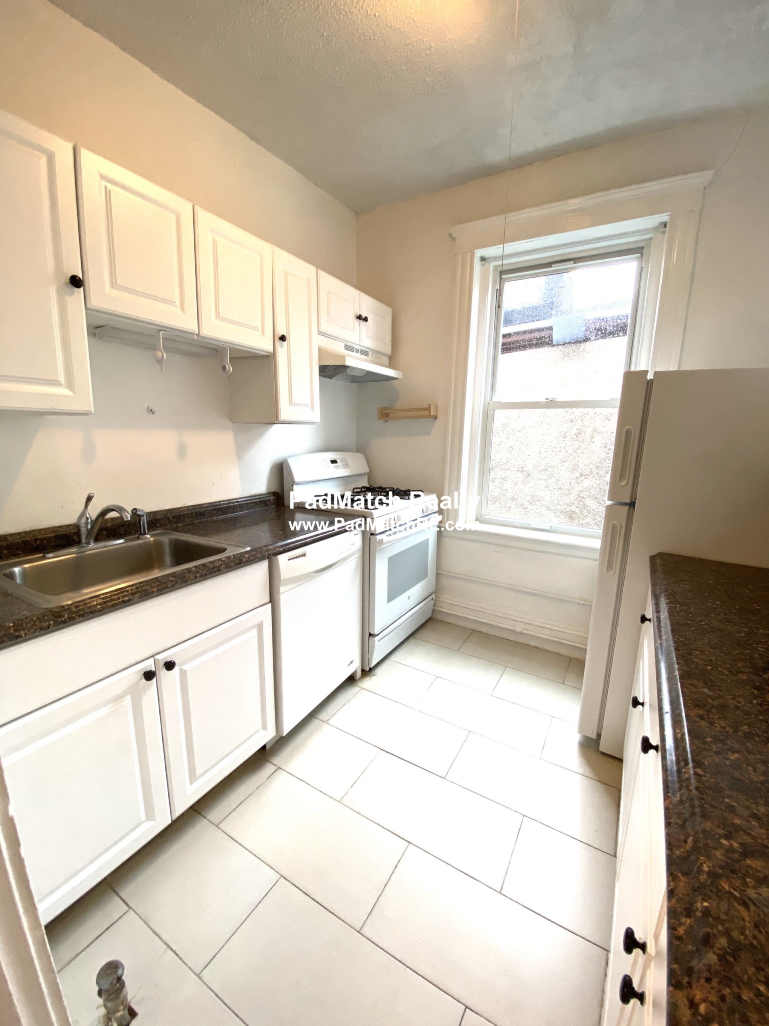1 bed, 1 bath apartment for rent at 10 Lothian Rd Unit 15, Brighton — photo 5 of 10