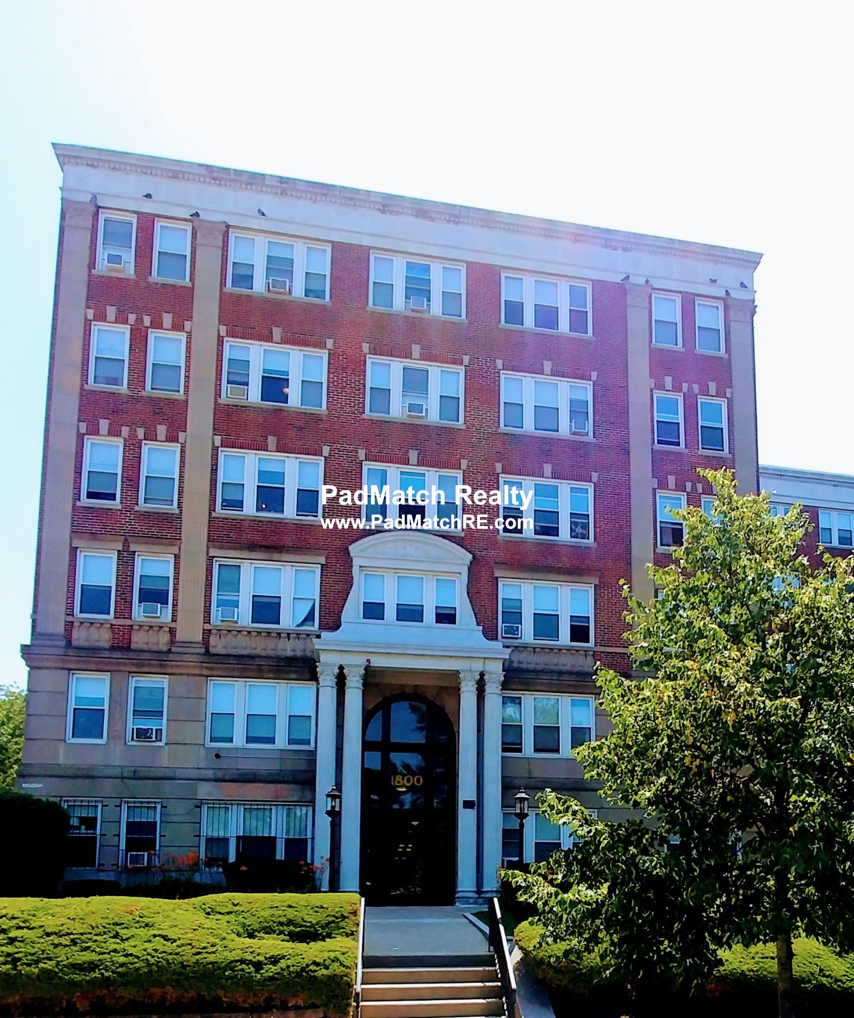 Complex at 1800 - 1820 Commonwealth Ave