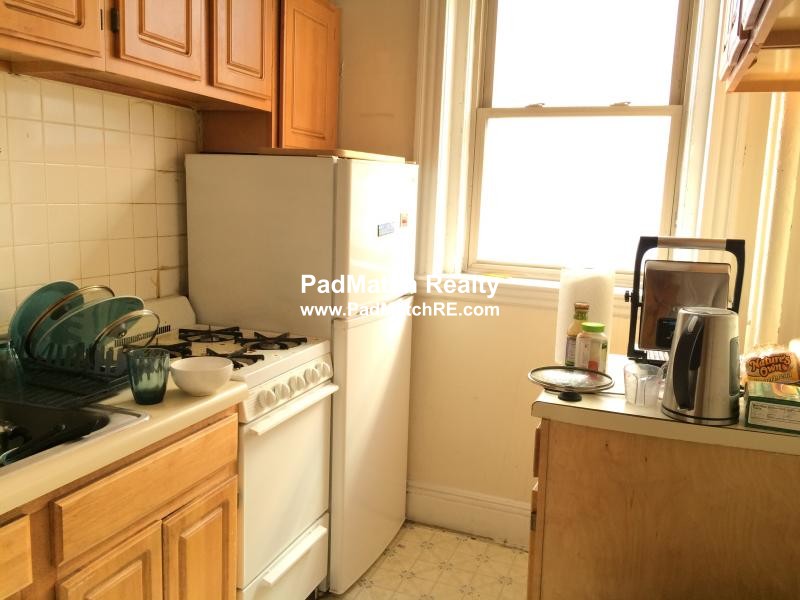 1 split bed, 1 bath apartment for rent at 1209 Boylston St Unit 24, Fenway — photo 2 of 6