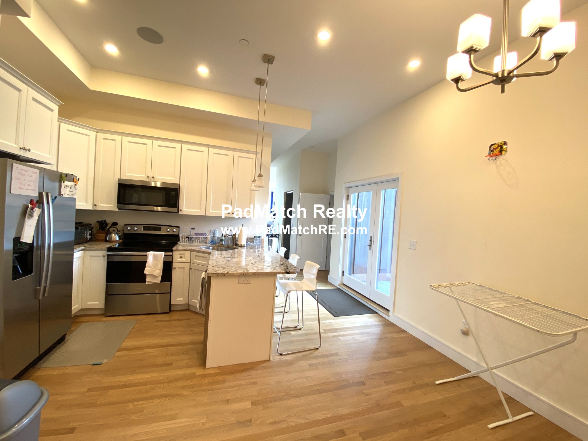 877 Beacon St, Fenway