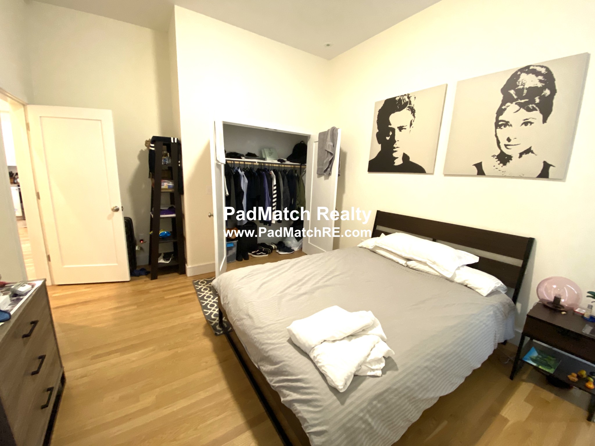 877 Beacon St, Fenway