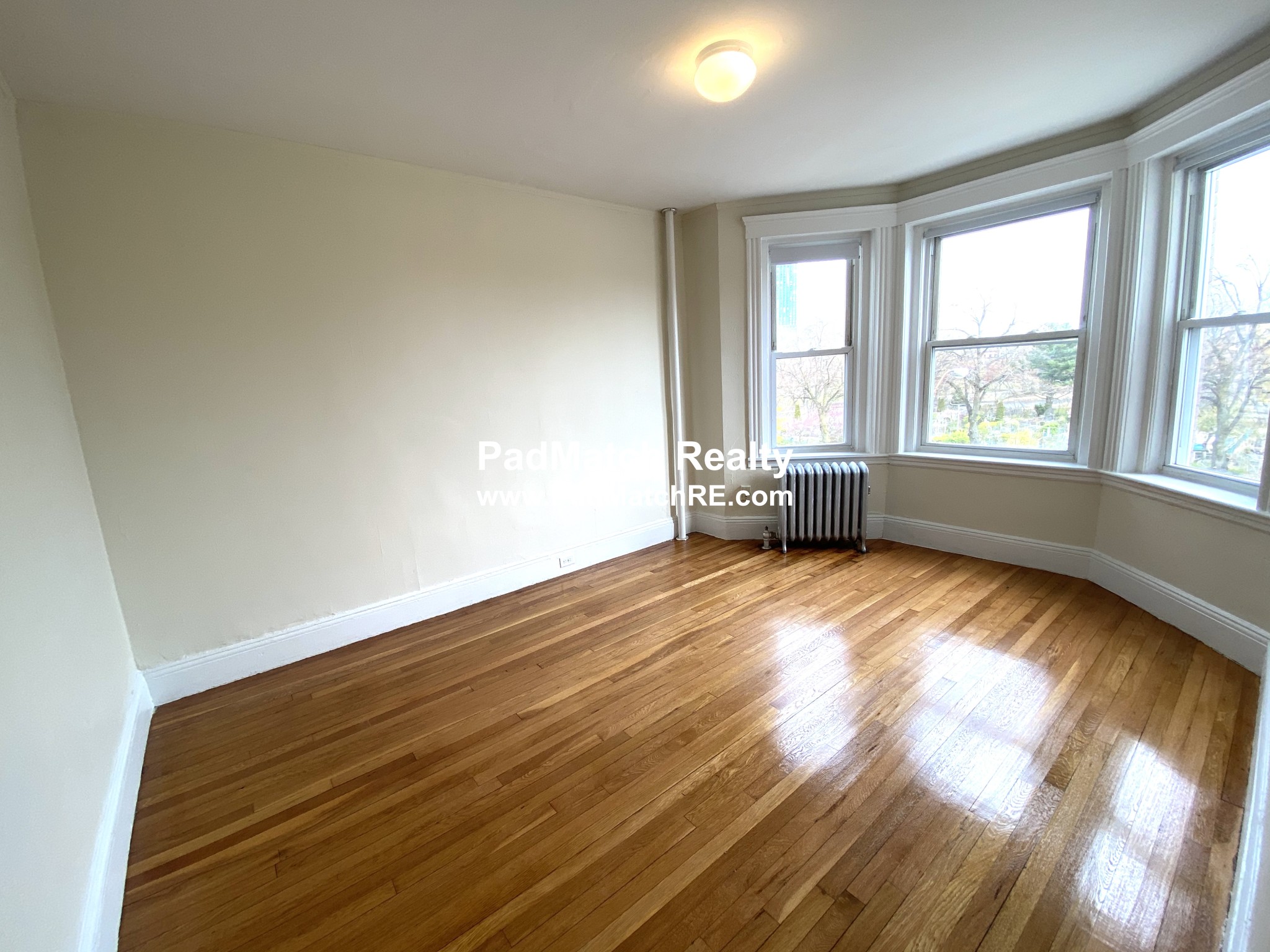 Large Fenway area Studio - 1/2 Broker Fee!