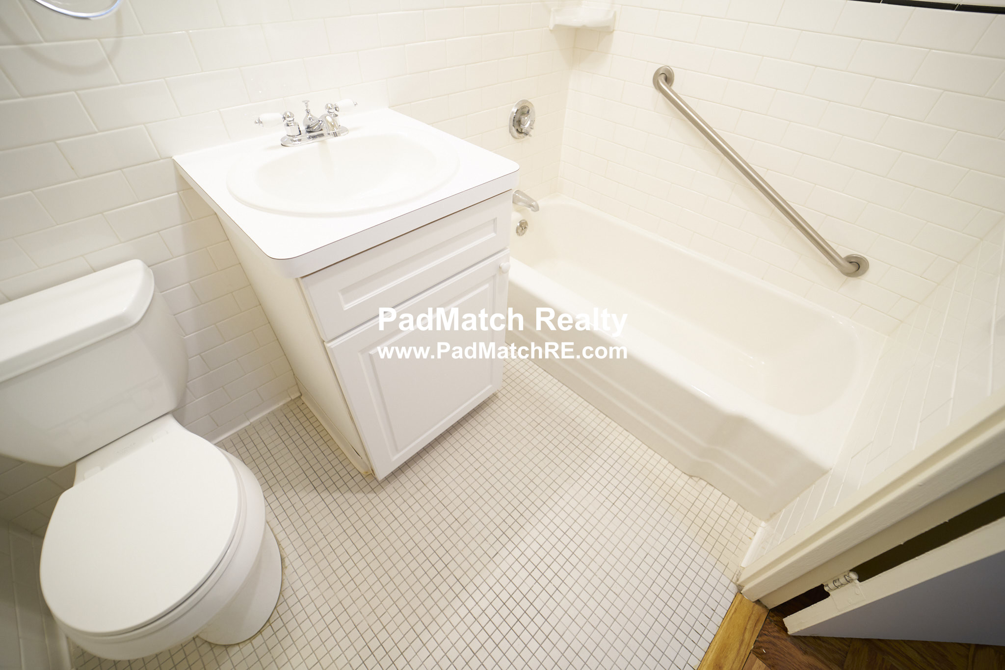 101 Monmouth St, Longwood