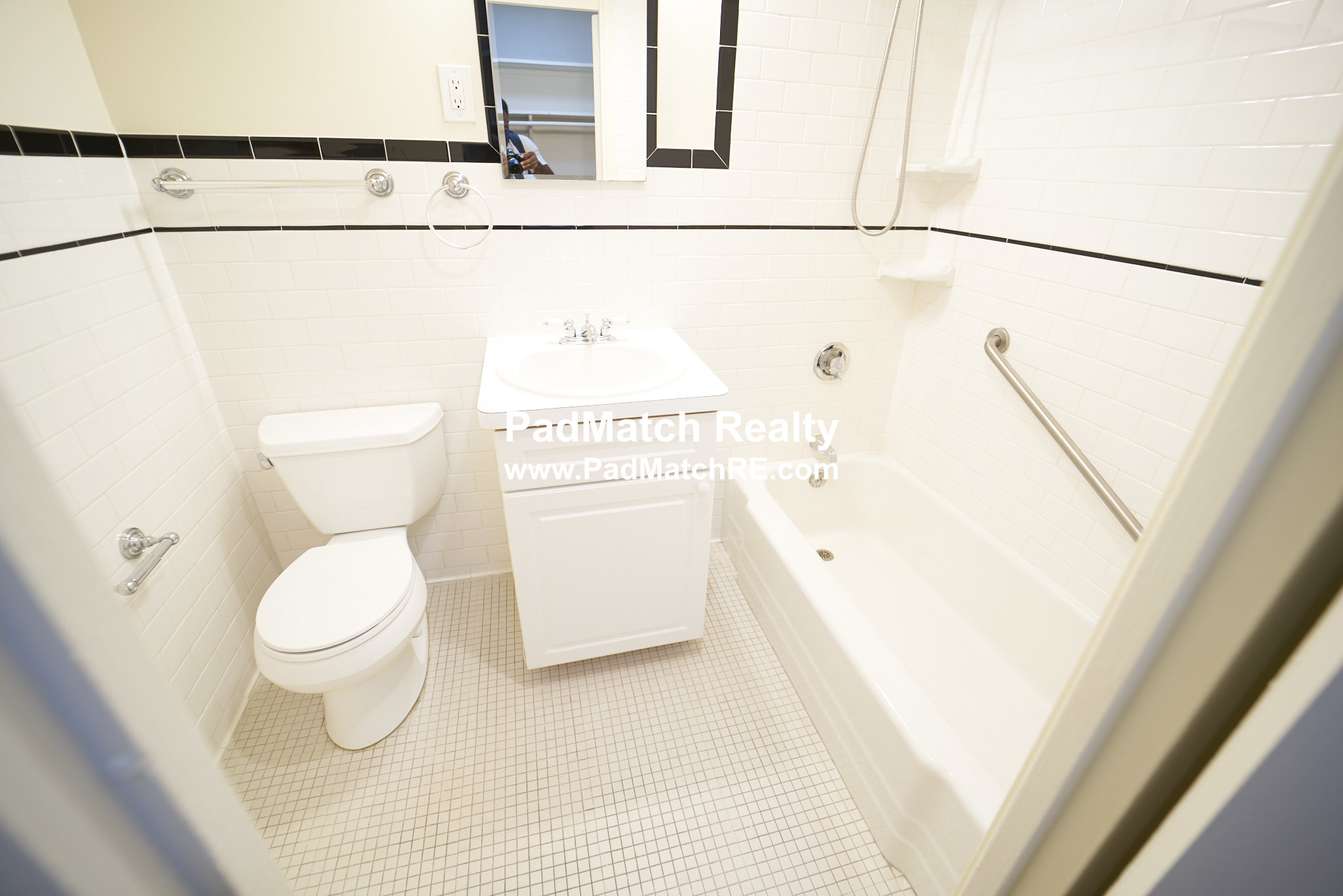 101 Monmouth St, Longwood