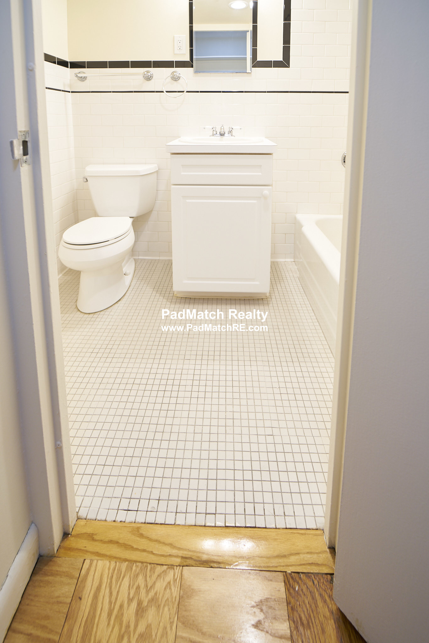 101 Monmouth St, Longwood