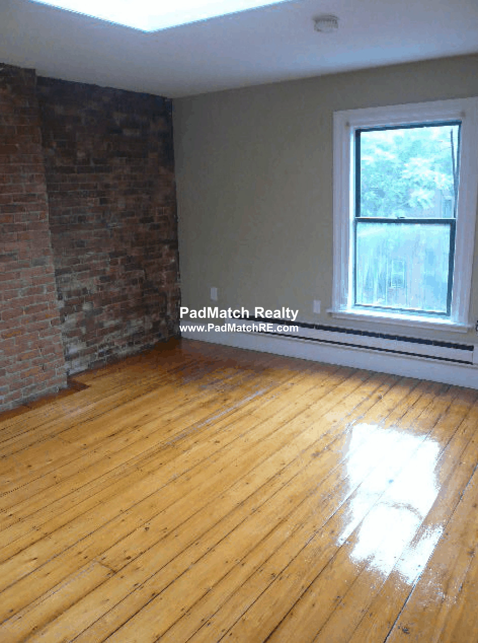 1 bed, 1 bath apartment for rent at 221 Newbury St Unit 3R, Back Bay