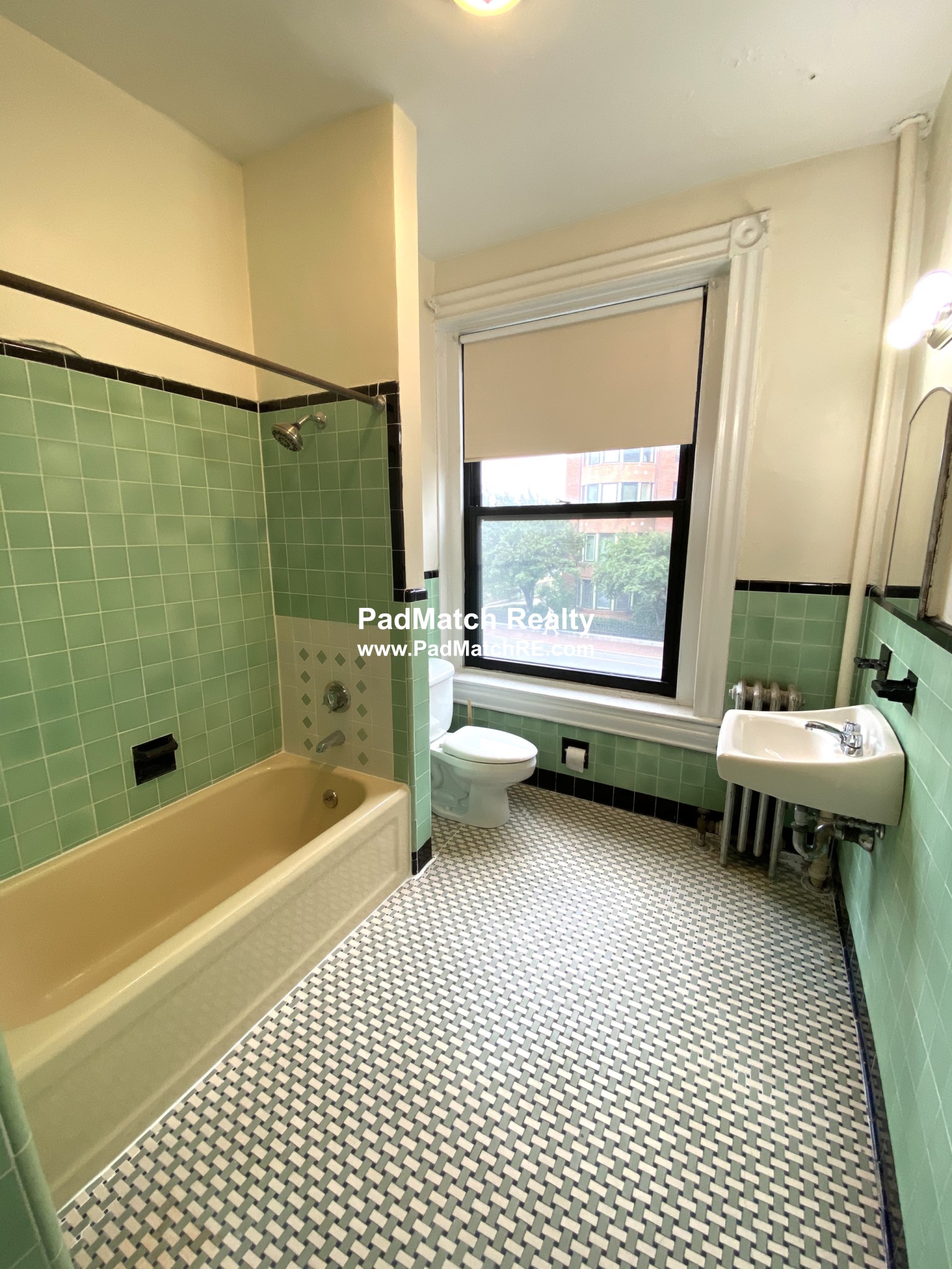 504 Beacon St, Fenway