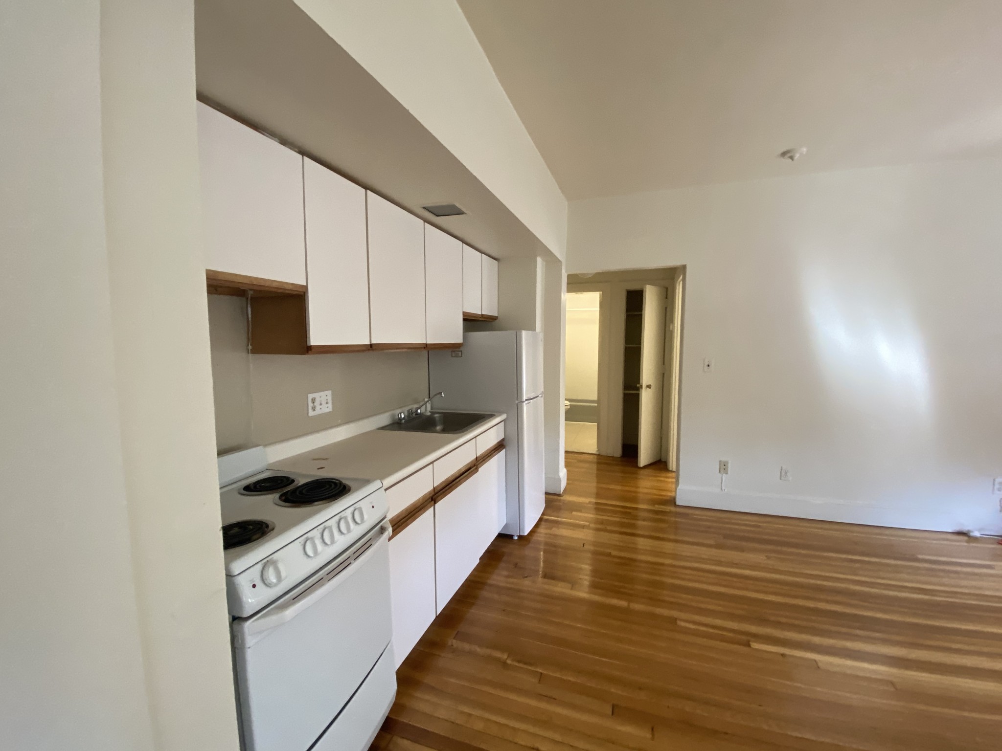 33 Lancaster Ter, Washington Square