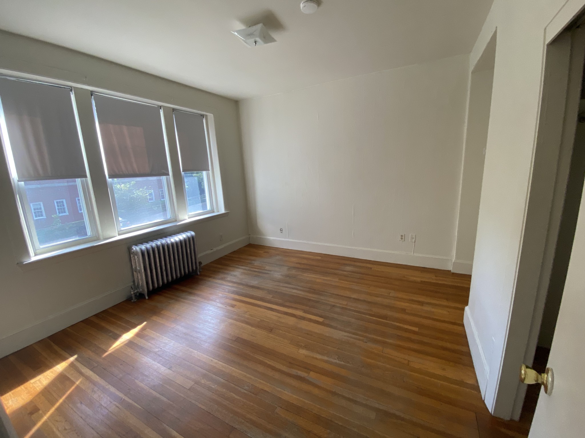 33 Lancaster Ter, Washington Square