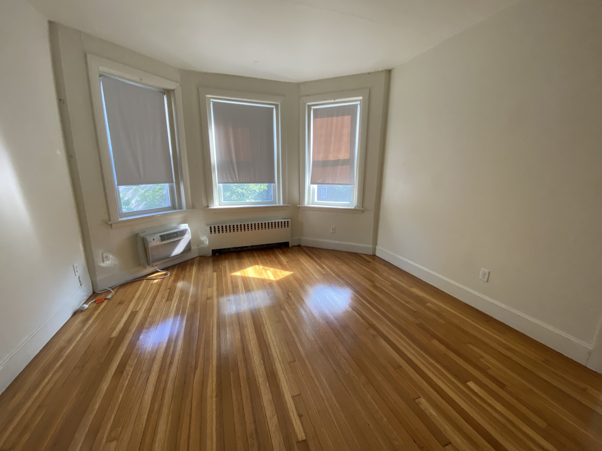 33 Lancaster Ter, Washington Square