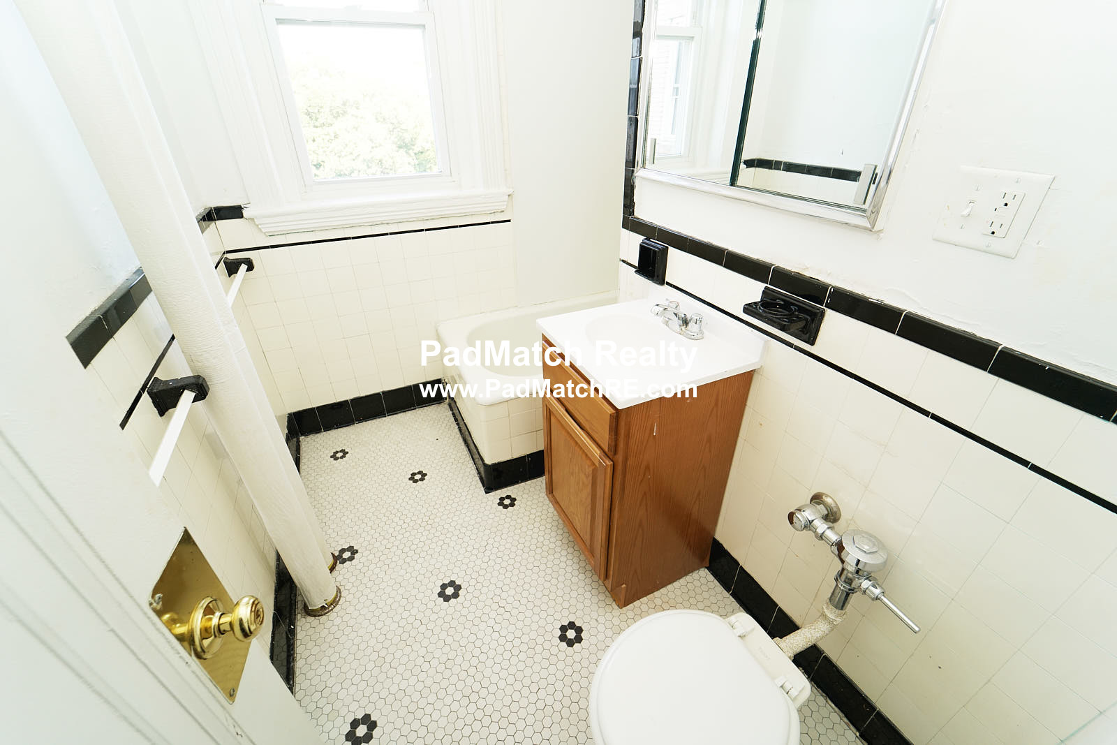 1810 Commonwealth Ave, Brighton