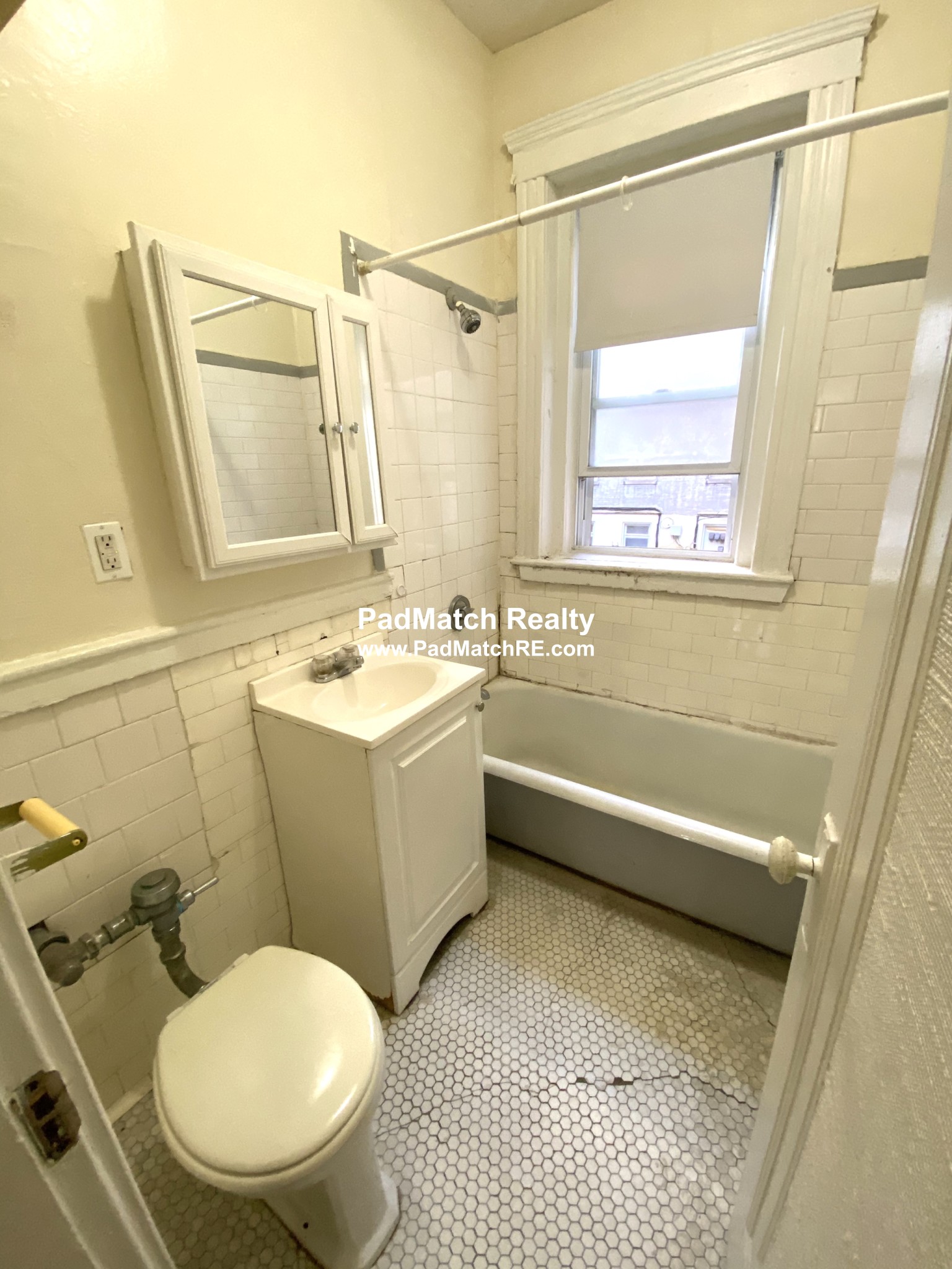1 split bed, 1 bath apartment for rent at 1203 Boylston St Unit 5, Fenway — photo 9 of 10