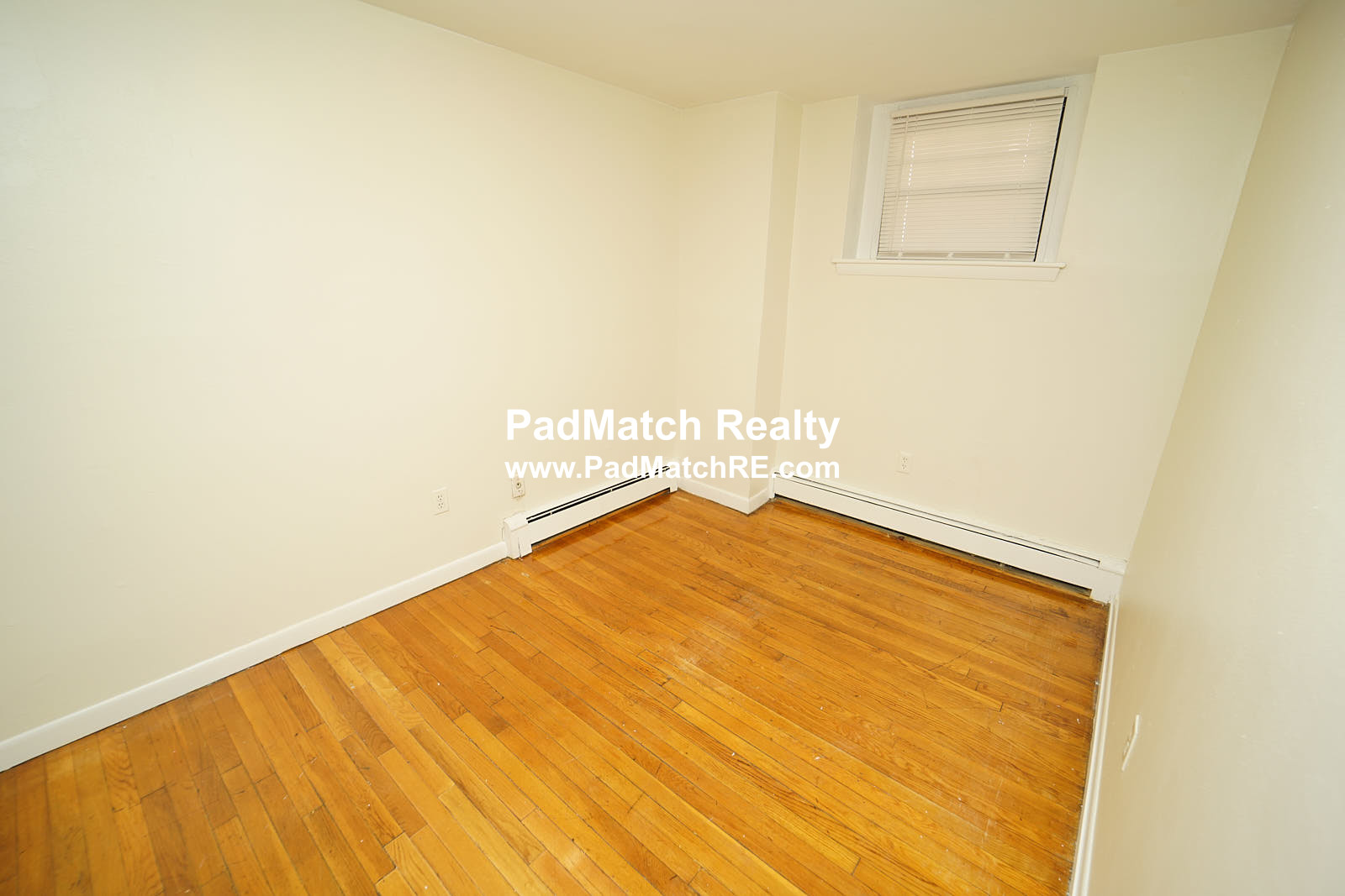 Photo 8 of 56 Queensberry St. Unit G4