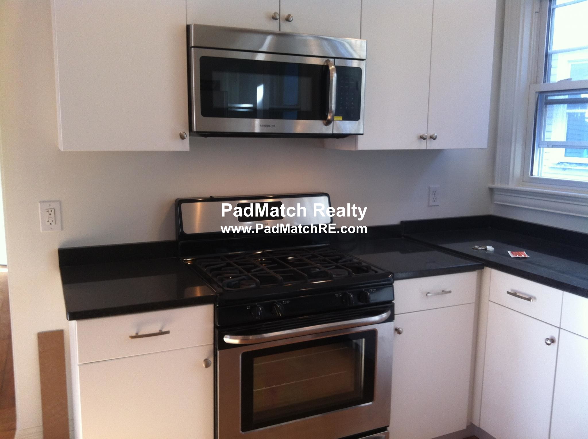 3 bed, 1 bath apartment for rent at 4 Weld Ave Unit 3, Roxbury — photo 7 of 11