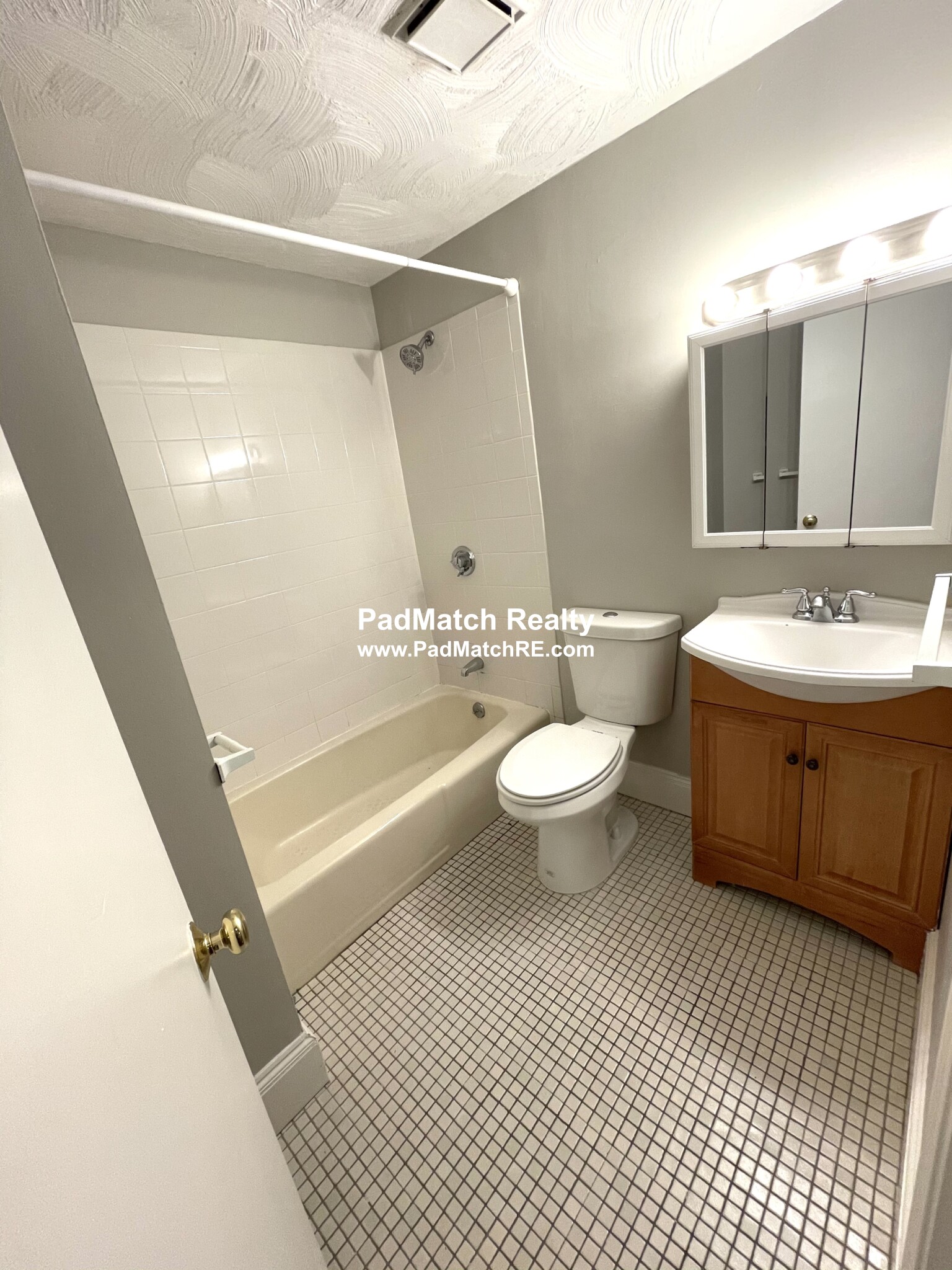 2 bed, 1 bath apartment for rent at 14 Stearns Rd Unit 1, Brookline — photo 11 of 12