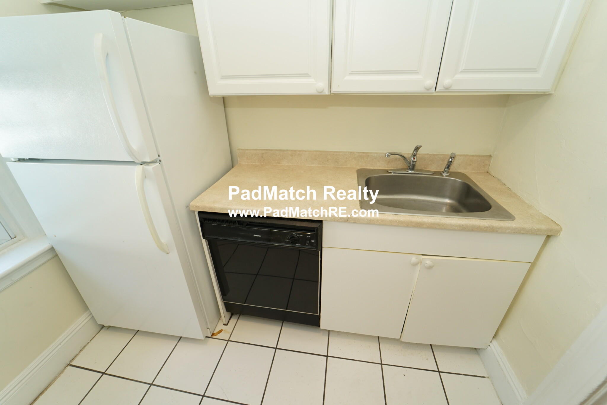 1 split bed, 1 bath apartment for rent at 10 Lothian Rd Unit 2, Brighton — photo 6 of 16