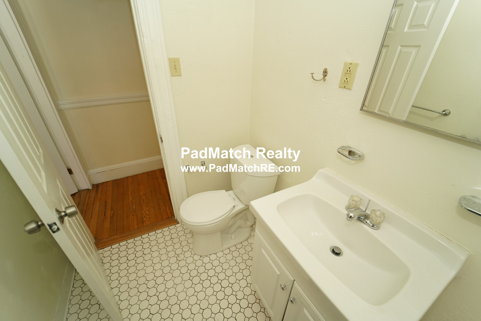 1 split bed, 1 bath apartment for rent at 10 Lothian Rd Unit 2, Brighton — photo 11 of 16