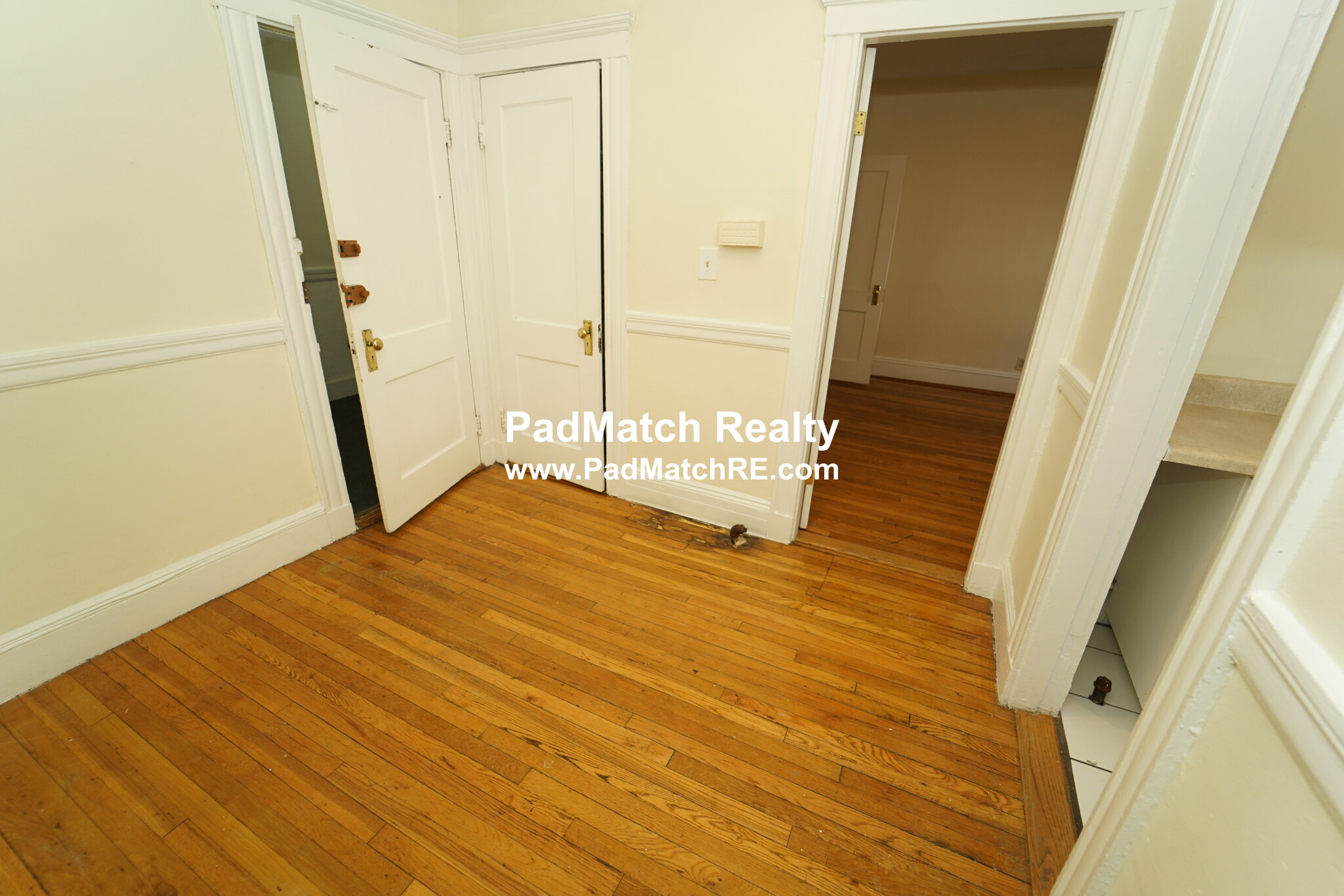 1 split bed, 1 bath apartment for rent at 10 Lothian Rd Unit 2, Brighton — photo 12 of 16