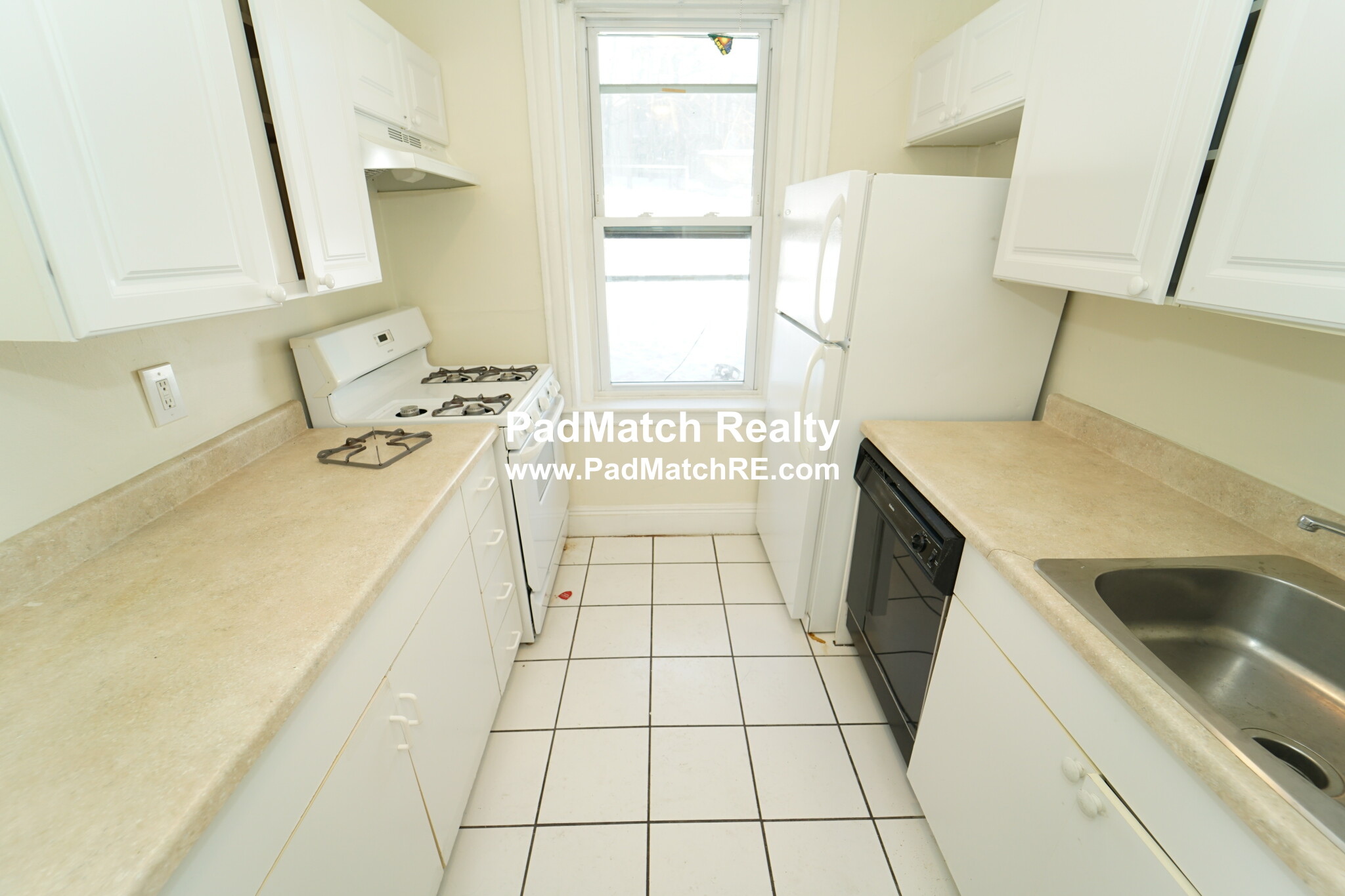 1 split bed, 1 bath apartment for rent at 10 Lothian Rd Unit 2, Brighton — photo 4 of 16