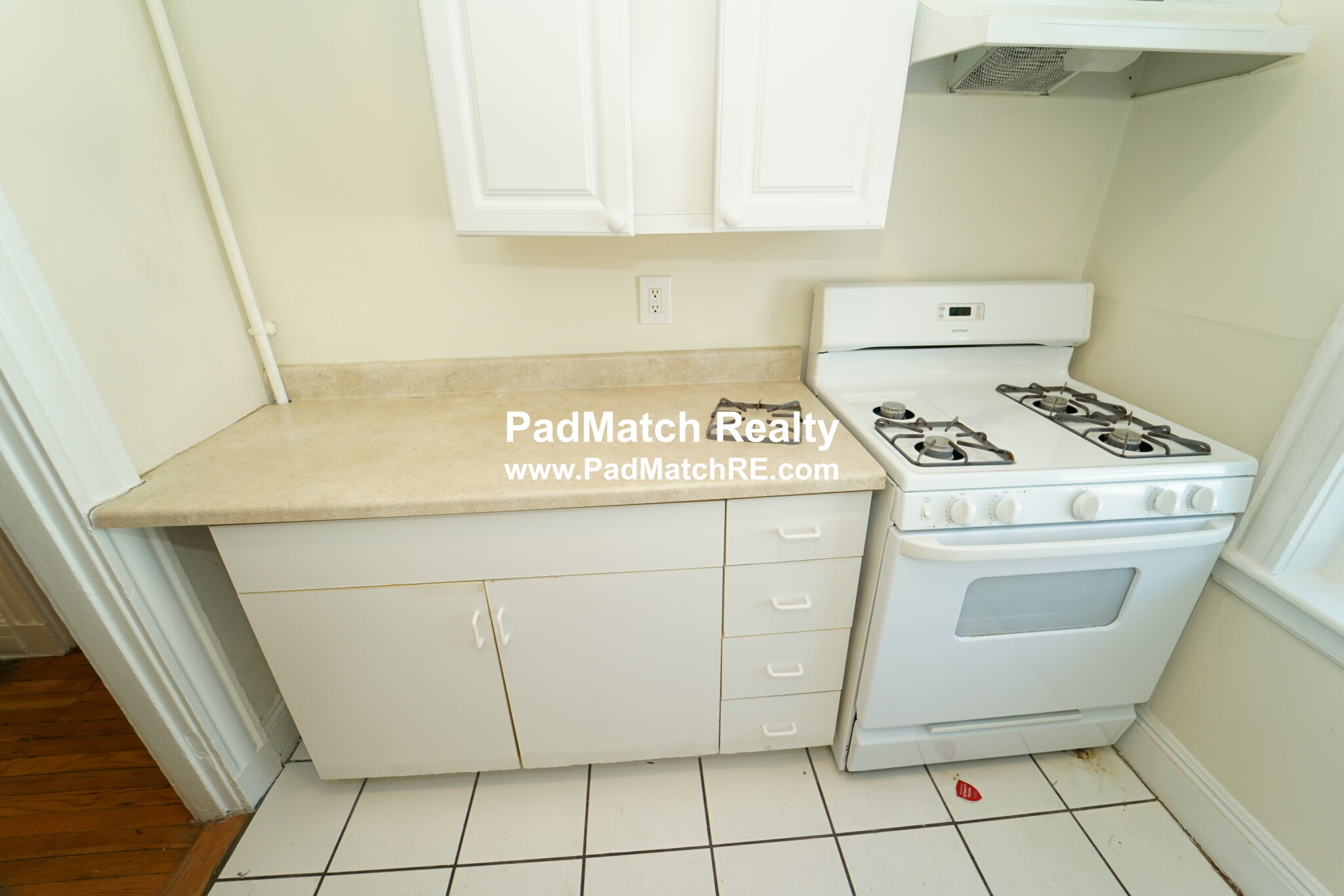 1 split bed, 1 bath apartment for rent at 10 Lothian Rd Unit 2, Brighton — photo 7 of 16