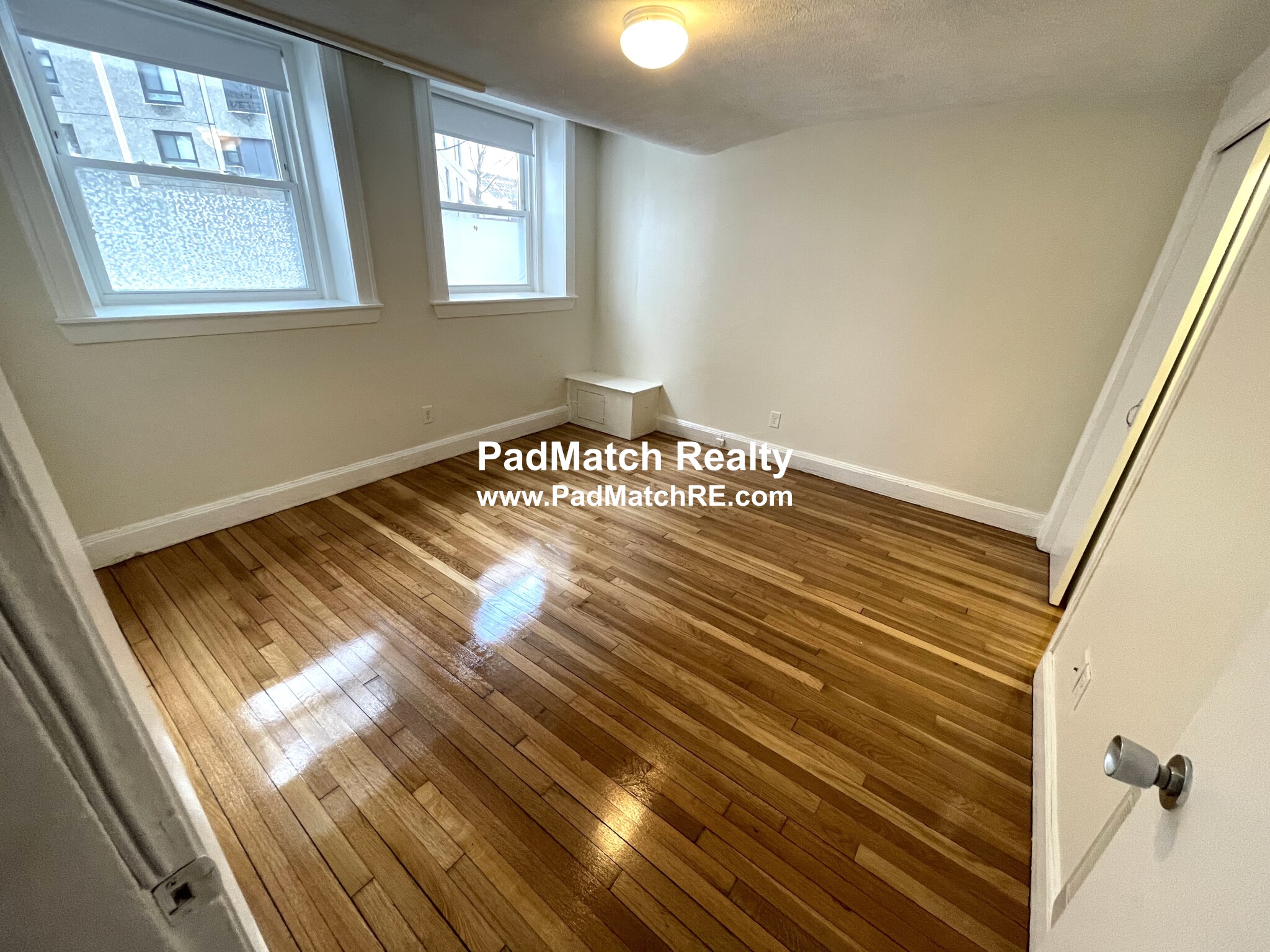 33 Lancaster Ter, Washington Square