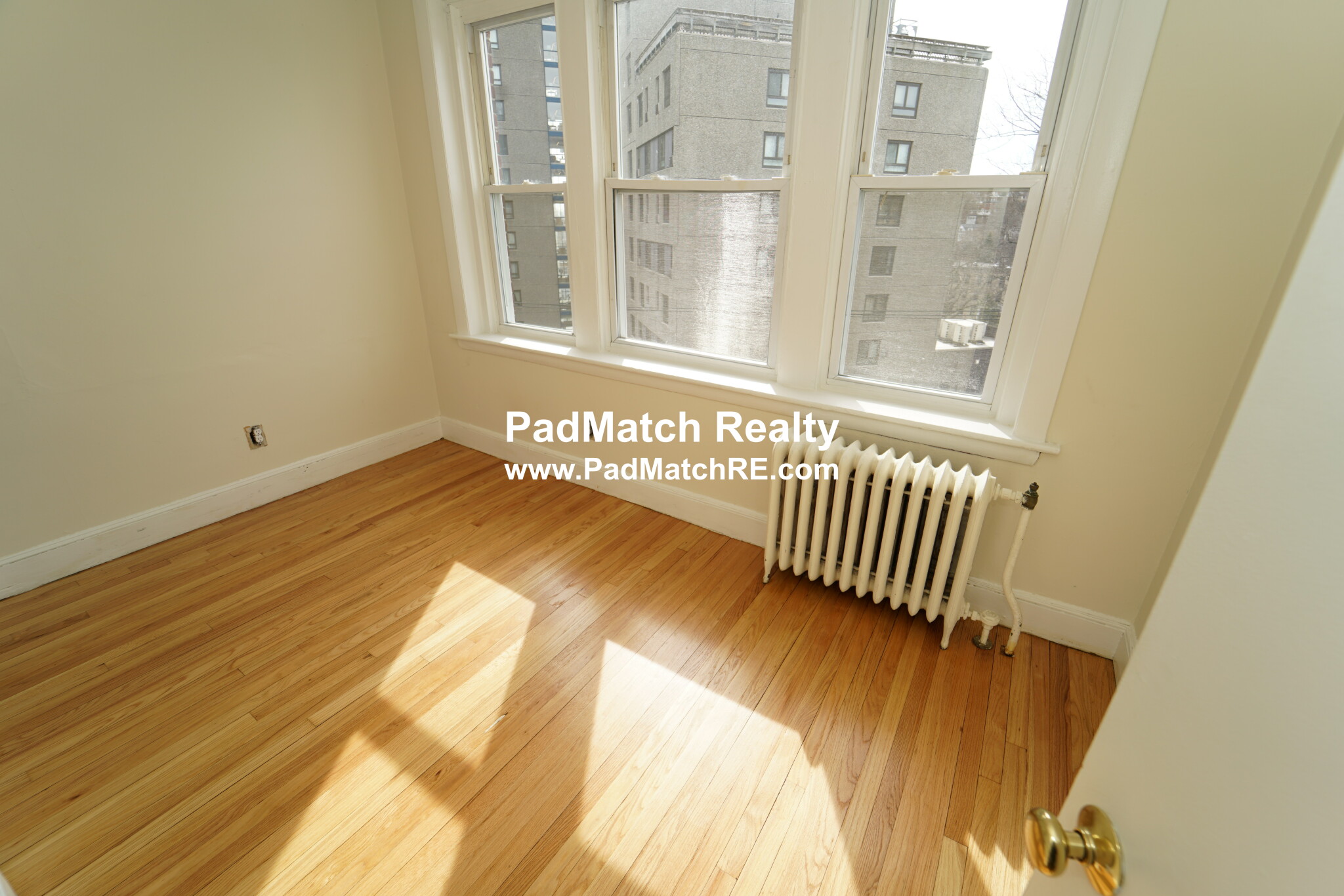 33 Lancaster Ter, Washington Square