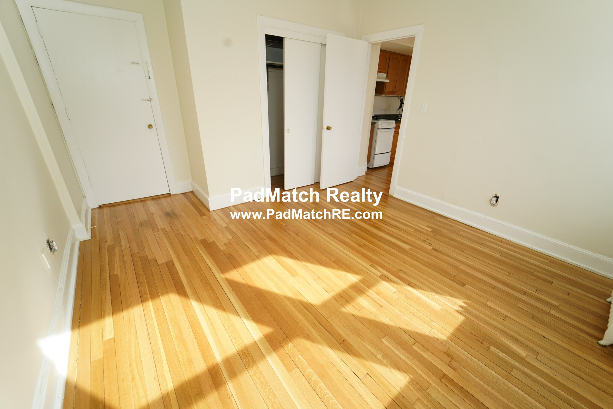 33 Lancaster Ter, Washington Square