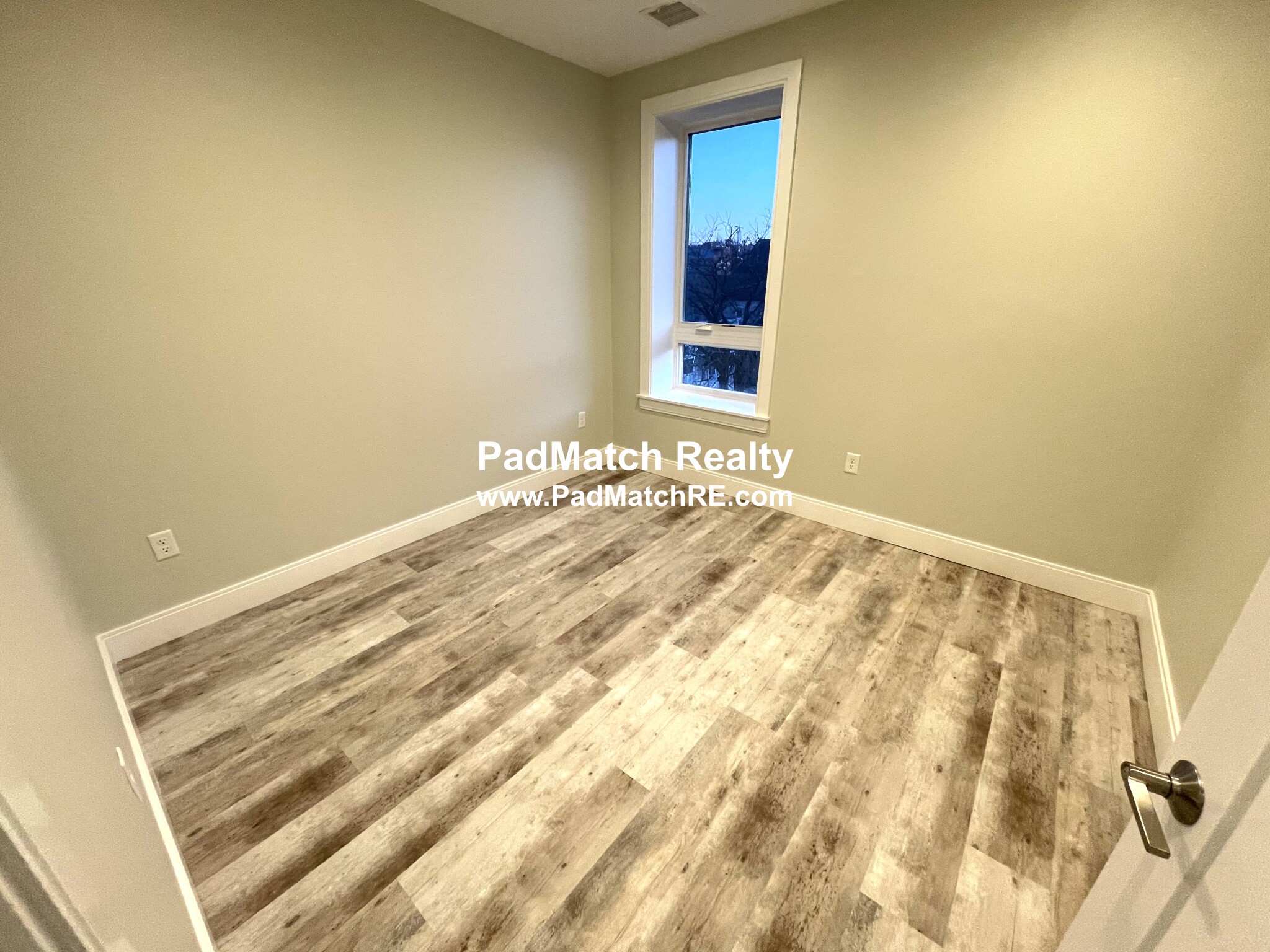 1457 Tremont St, Mission Hill