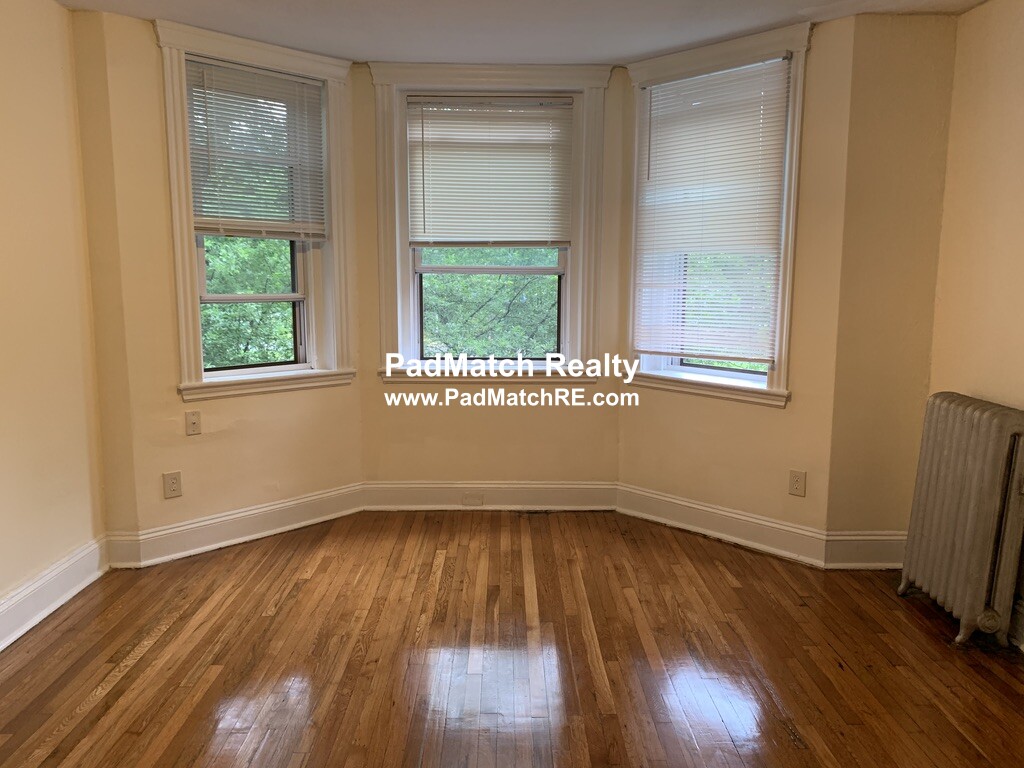 360 Riverway, Mission Hill