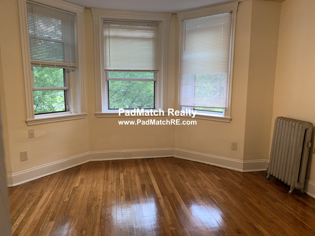 360 Riverway, Mission Hill