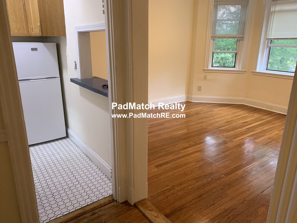 360 Riverway, Mission Hill