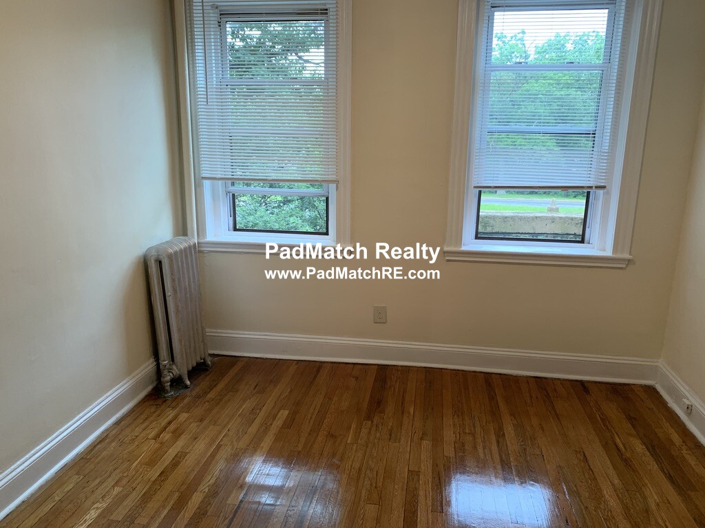 360 Riverway, Mission Hill