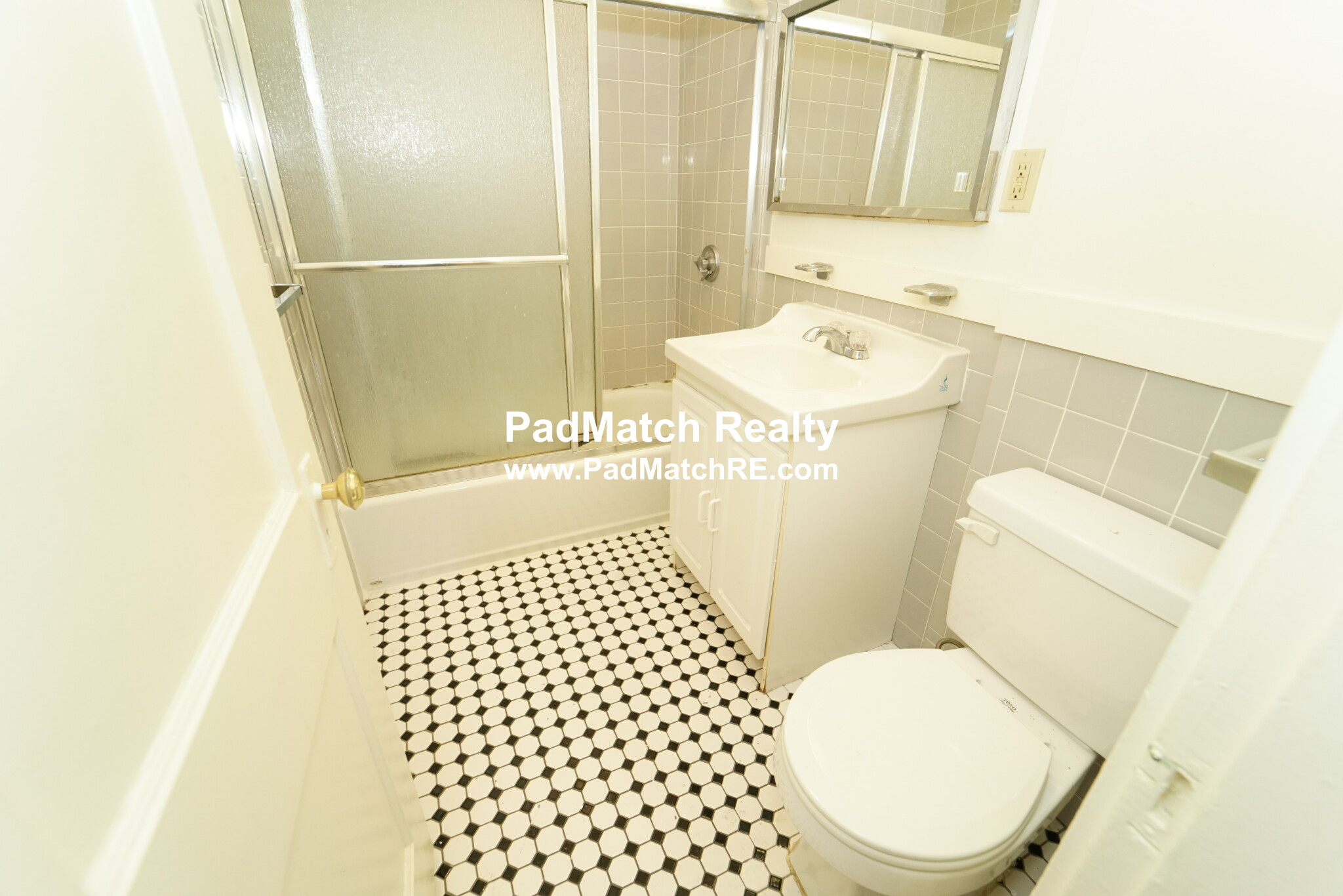 Studio bed, 1 bath apartment for rent at 46 Westland Ave Unit 14, Fenway — photo 4 of 11