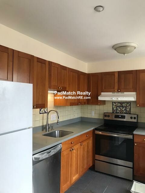 2 bed, 1 bath apartment for rent at 26 Garden St Unit 2, Cambridge — photo 2 of 8