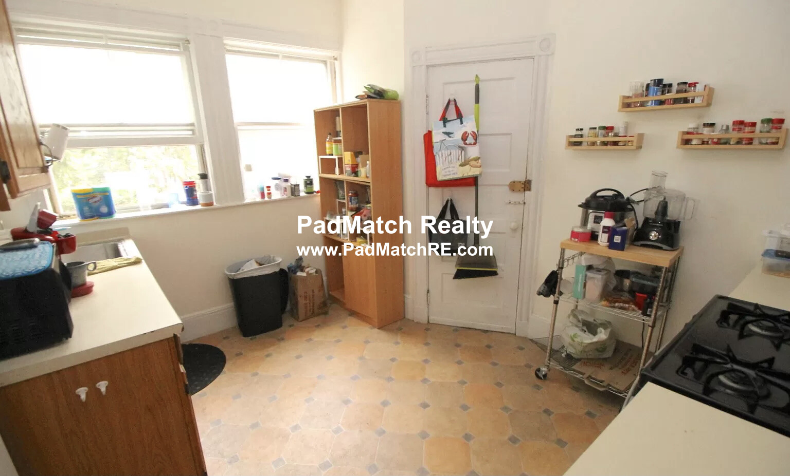 3 bed, 1 bath apartment for rent at 143 Kilsyth Rd Unit 3, Boston — photo 4 of 12