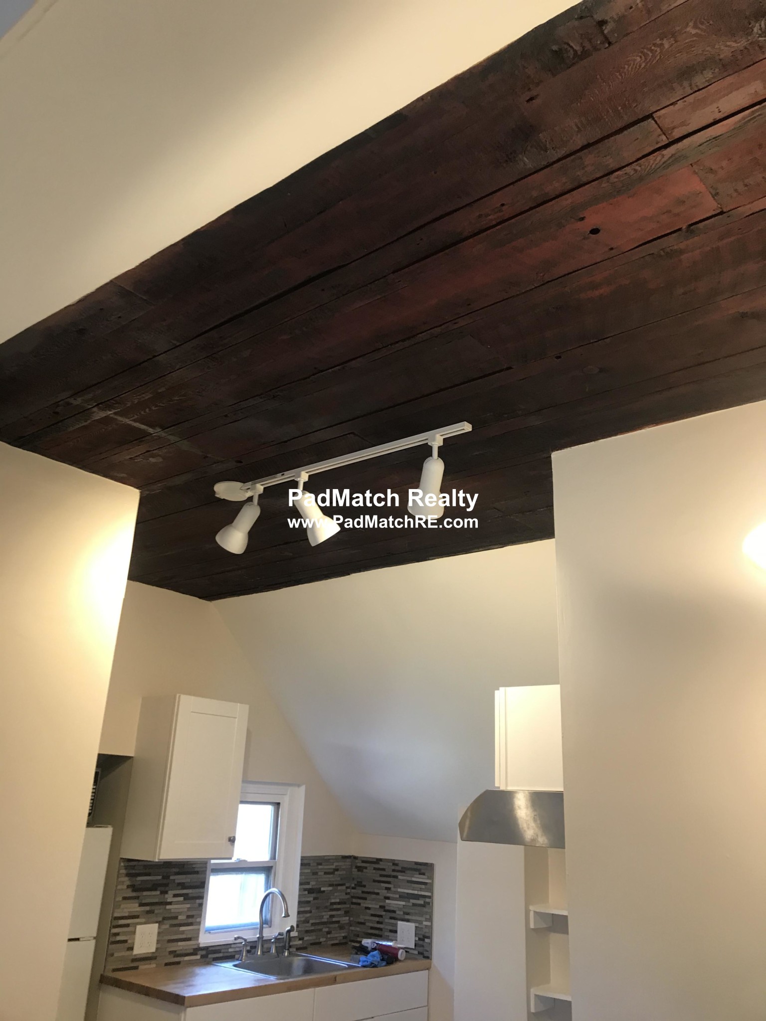 4 bed, 1 bath apartment for rent at 1047 River St Unit 2, Hyde Park — photo 5 of 16
