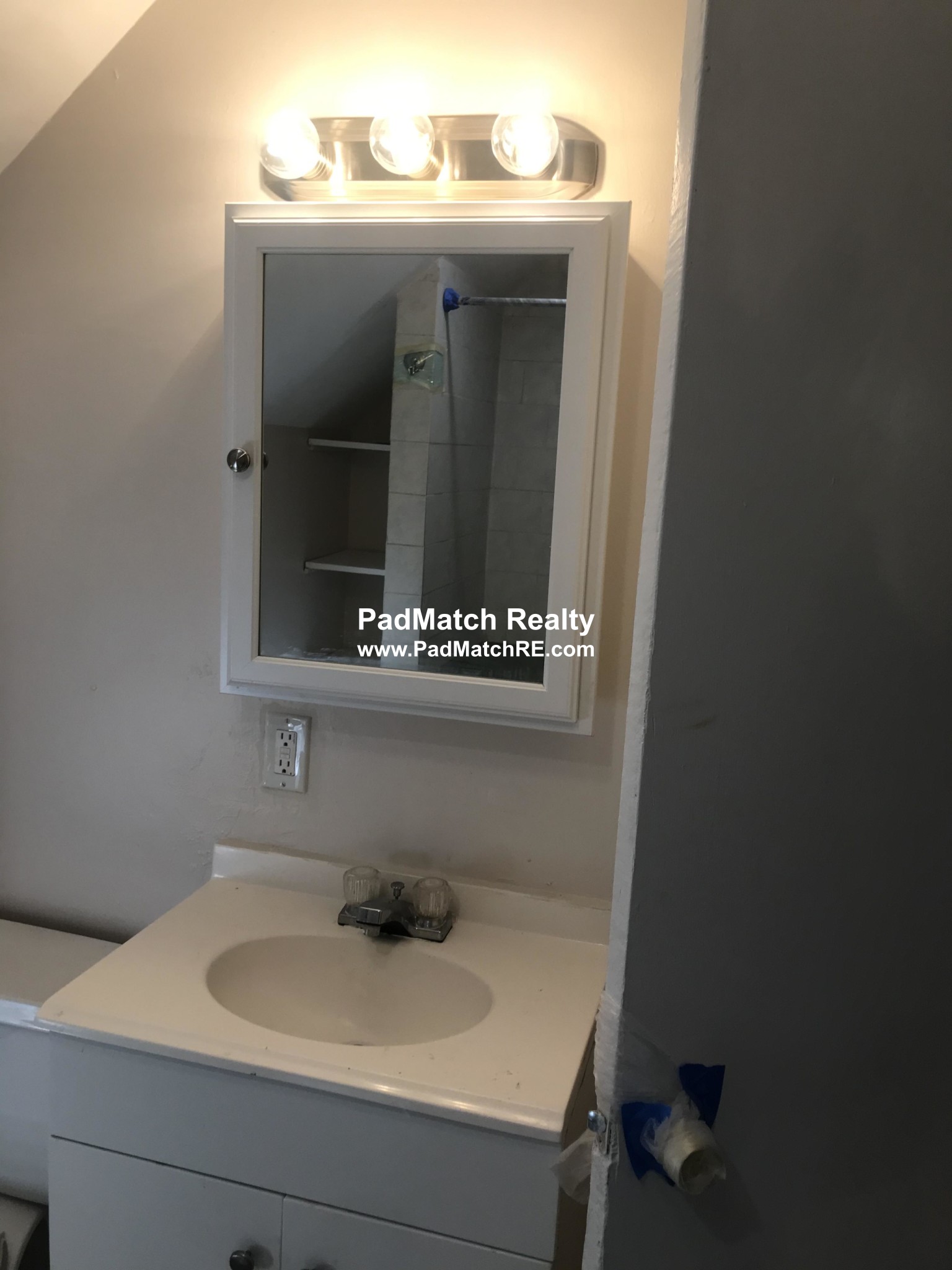 4 bed, 1 bath apartment for rent at 1047 River St Unit 2, Hyde Park — photo 7 of 16