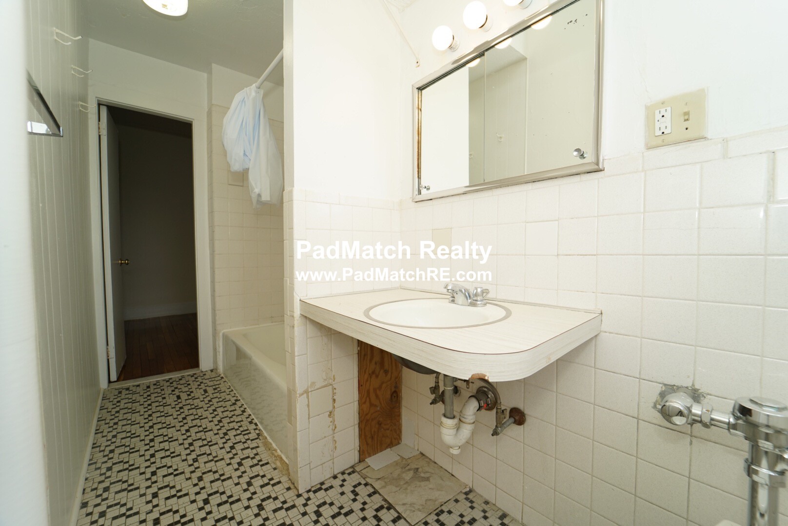 1810 Commonwealth Ave, Brighton