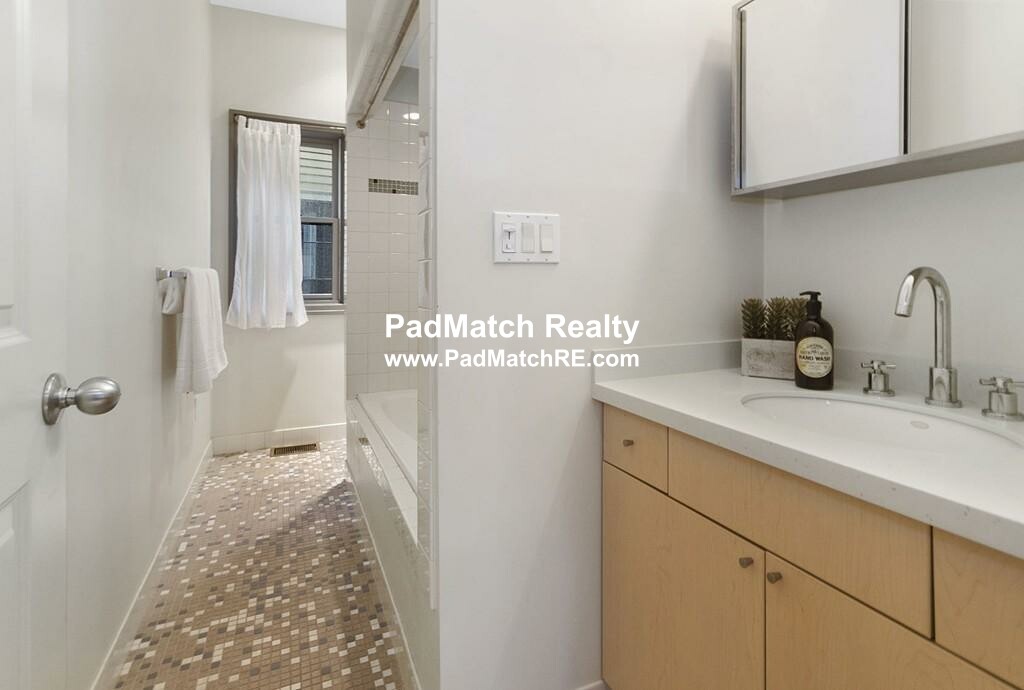 3 bed, 2 bath apartment for rent at 5 Ellis St Unit 2, Roxbury — photo 15 of 23