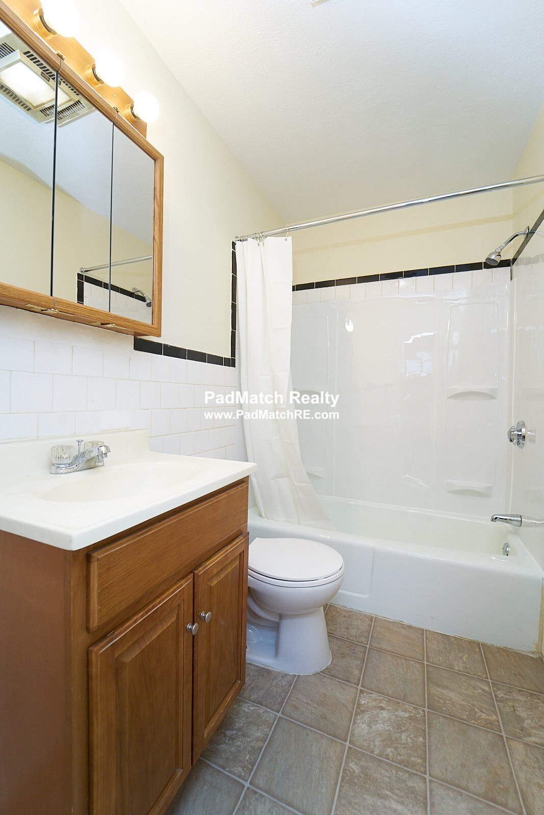 2 bed, 1 bath apartment for rent at 16 Hyde Park Ave Unit 1, Jamaica Plain — photo 3 of 8