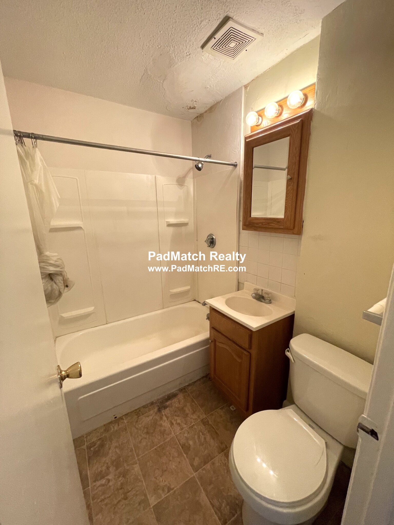 231 Harrison Ave, Chinatown