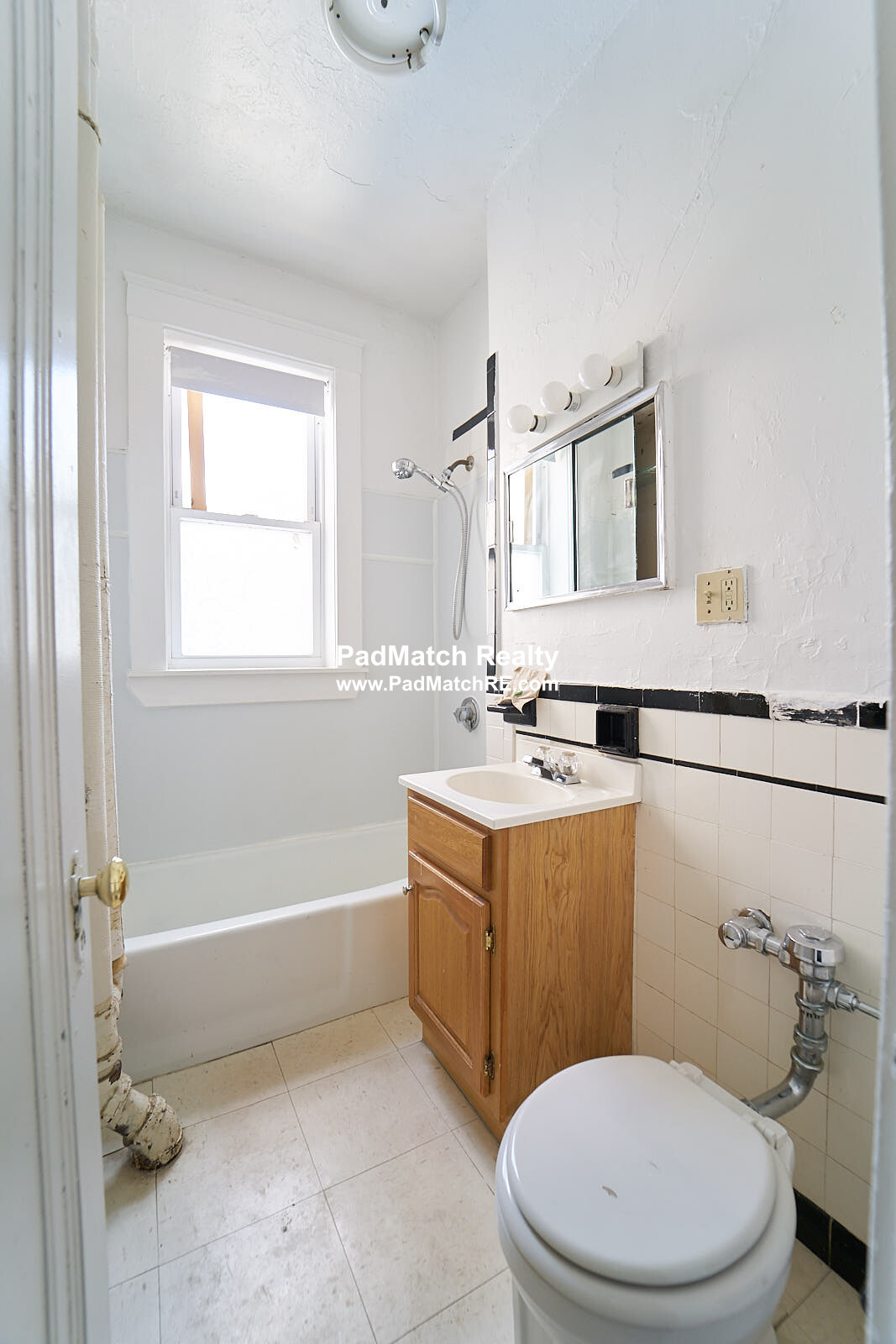 1810 Commonwealth Ave, Brighton