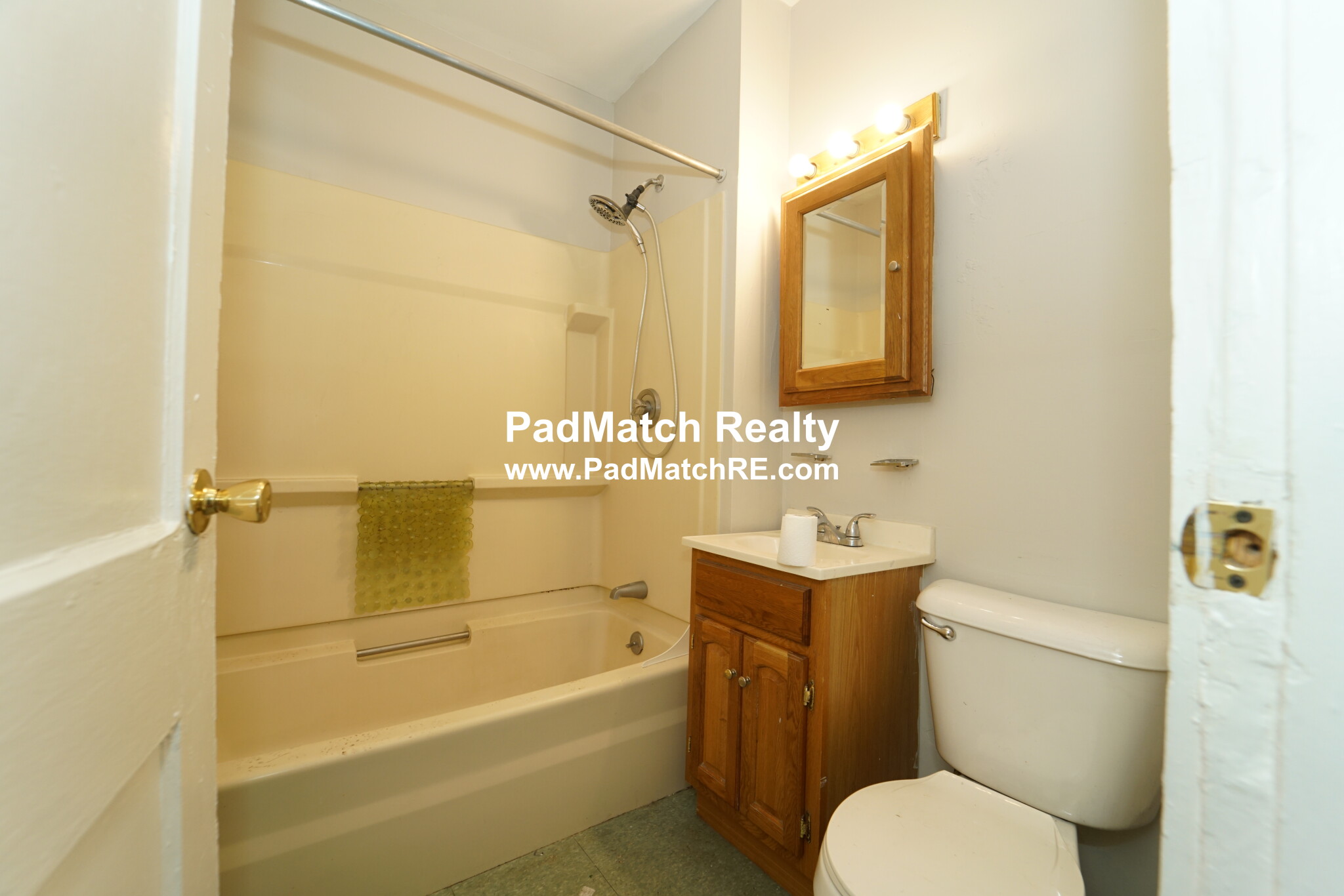 2 bed, 1 bath apartment for rent at 4076 Washington St Unit 3, Roslindale — photo 11 of 16
