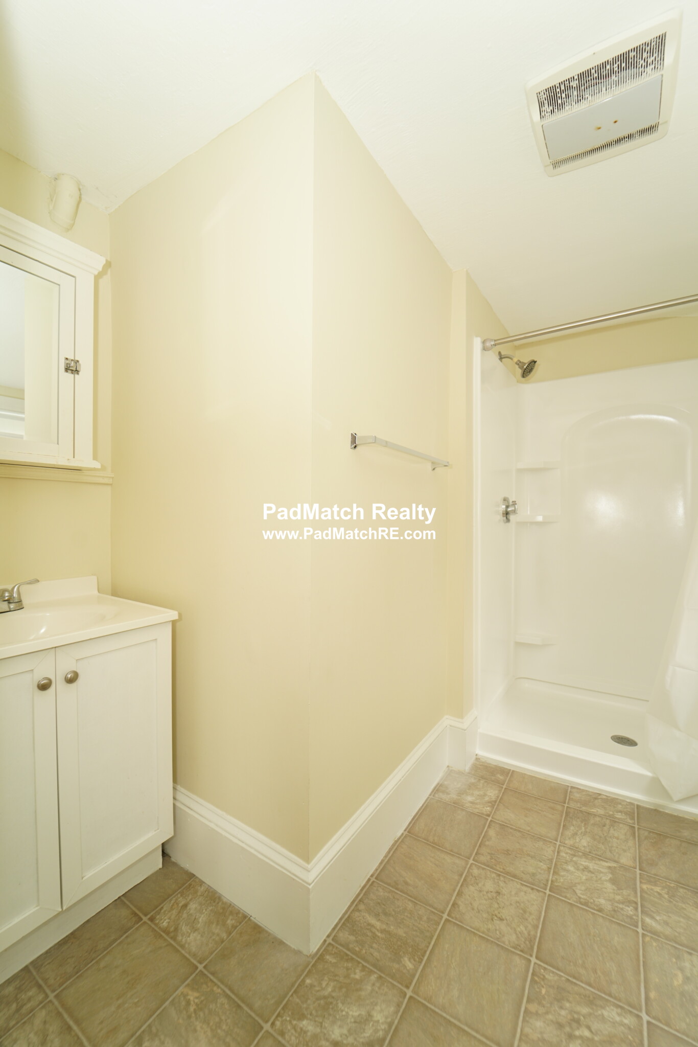 196 Fairmount Ave, Hyde Park